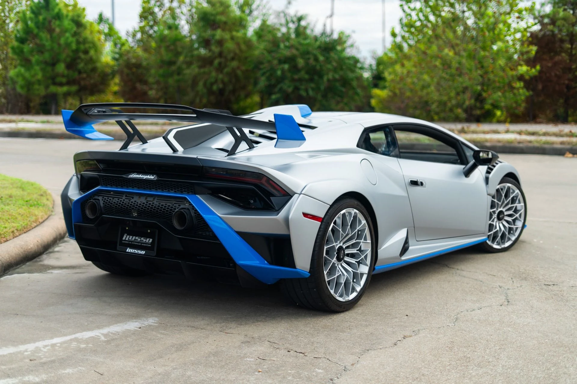 mph031_2840494853_Used_2023_Lamborghini_Huracan_STO_1760737861_0d8a805b5a