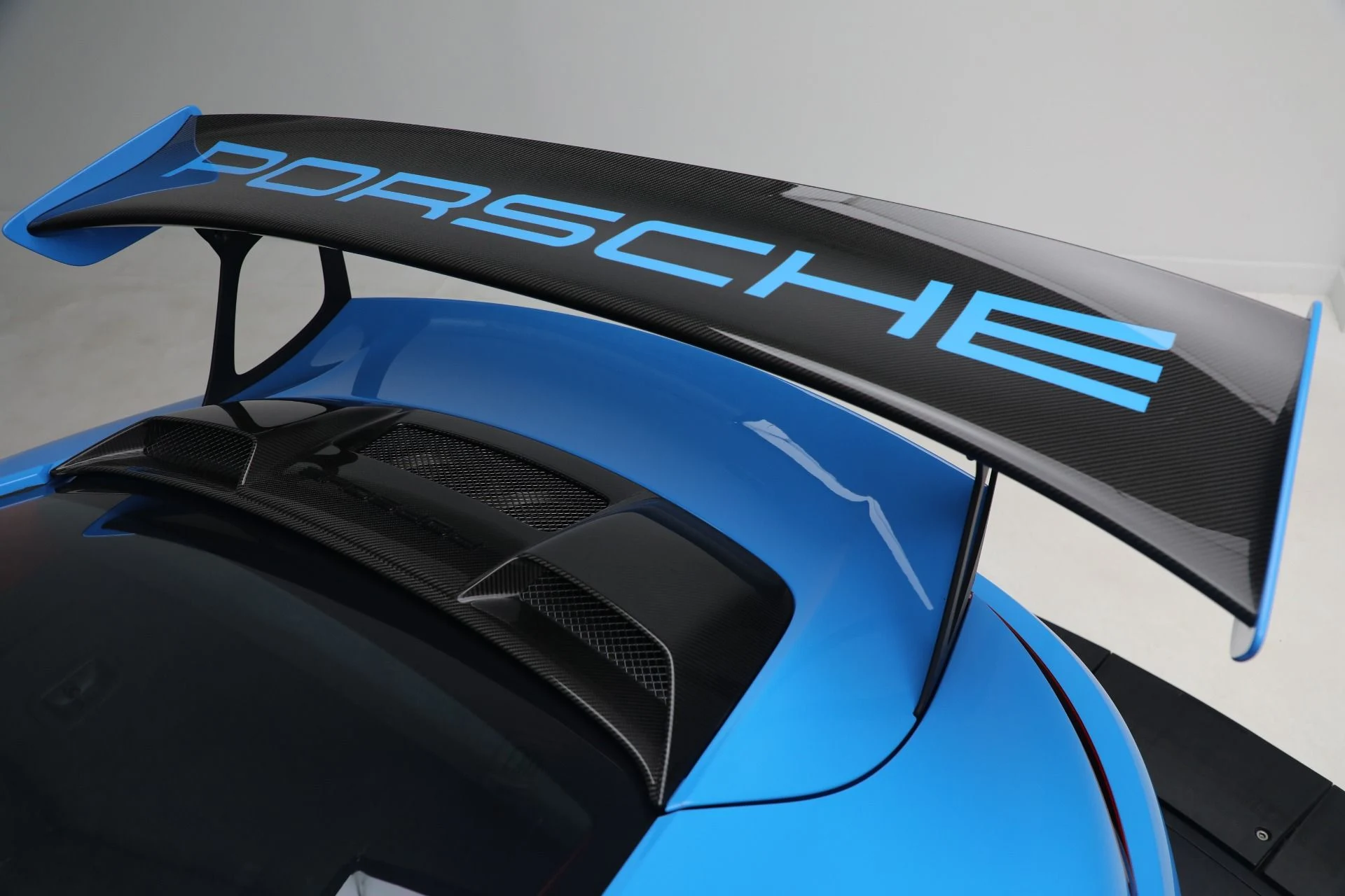 mph031_2848941654_Used_2018_Porsche_911_GT_2_RS_61ac1d8306
