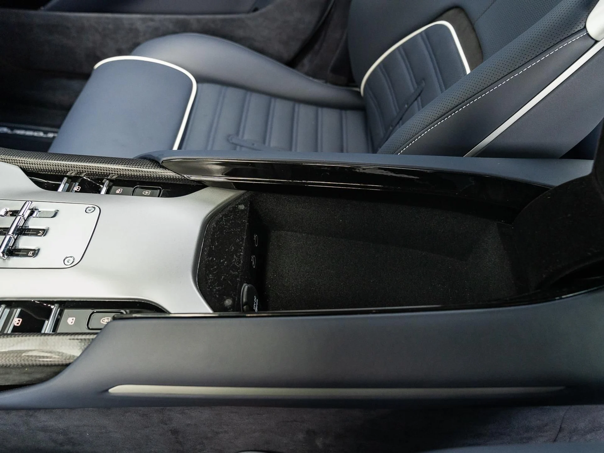 mph031_2861768760_Used_2025_Ferrari_Purosangue_AWD_1768385485_6214d21fa7