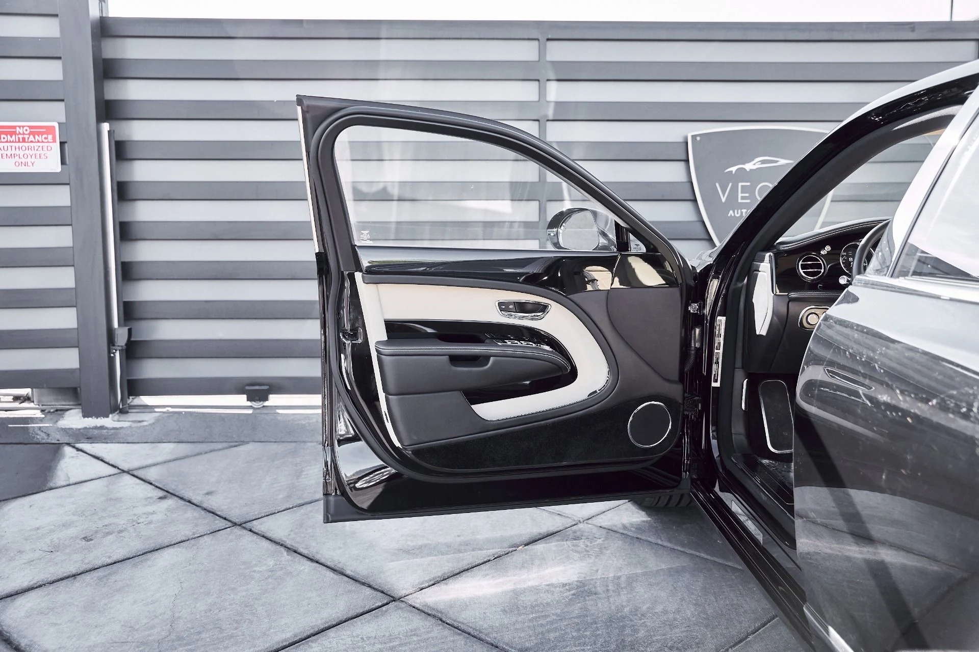 mph031_2864825745_Used_2019_Bentley_Mulsanne_Base_1773861370_acd1c95b28