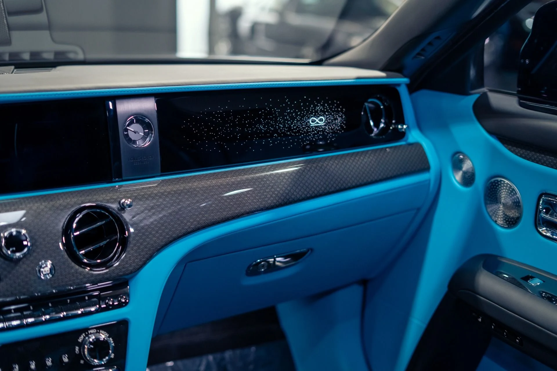 mph031_2880077215_Used_2023_Rolls_Royce_Black_Badge_Ghost_Commissioned_Turchese_Interior_Huge_Sticker_1781111674_1a61c0237a