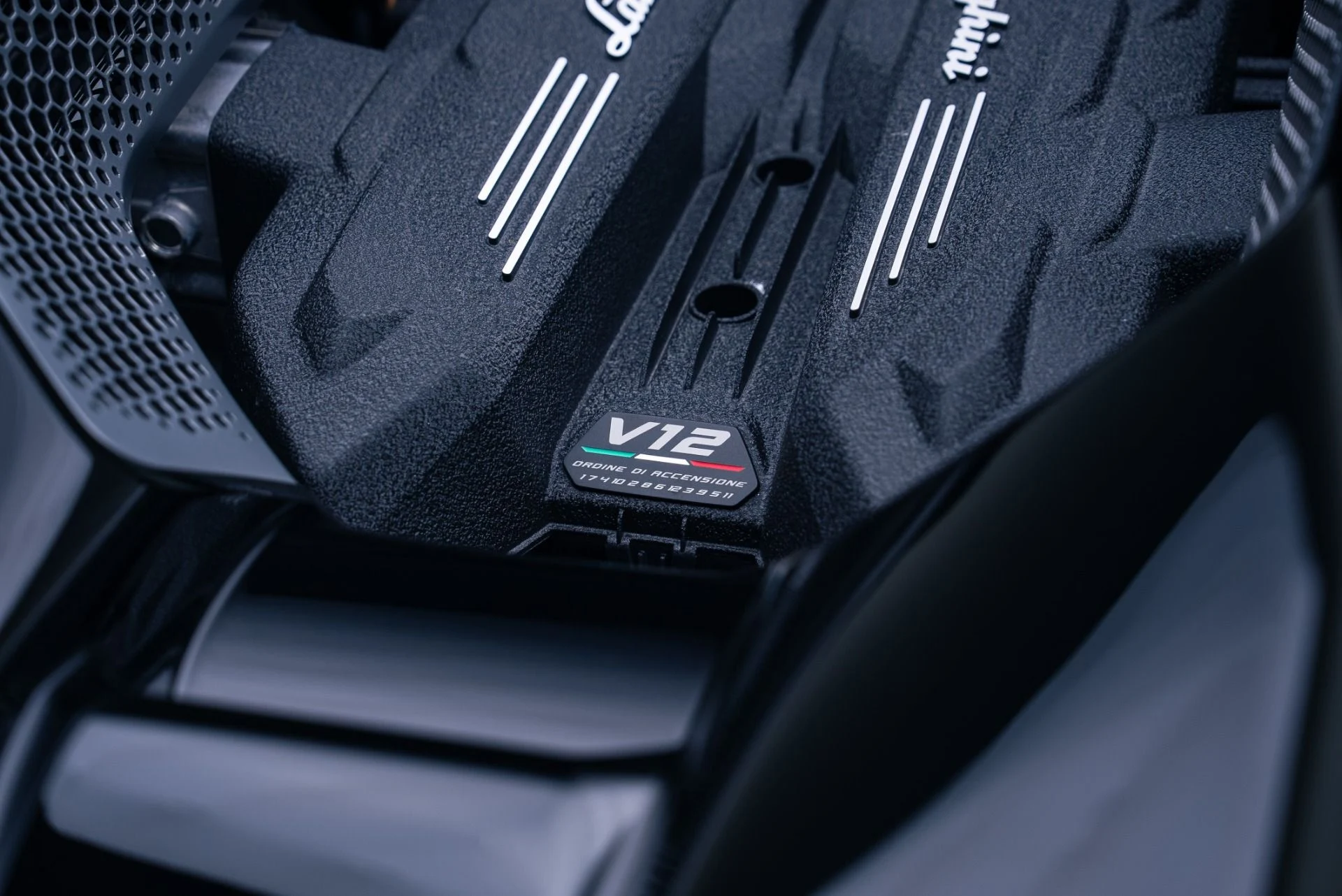 mph031_2881071891_Used_2024_Lamborghini_Revuelto_1764709282_22c69578bf