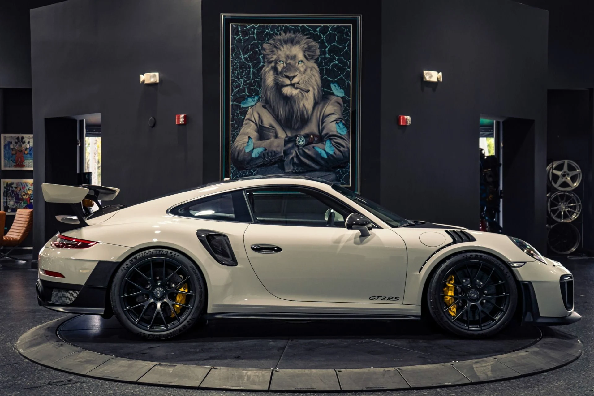 mph031_2884006967_Used_2018_Porsche_911_GT_2_RS_1774897030_1151740e20