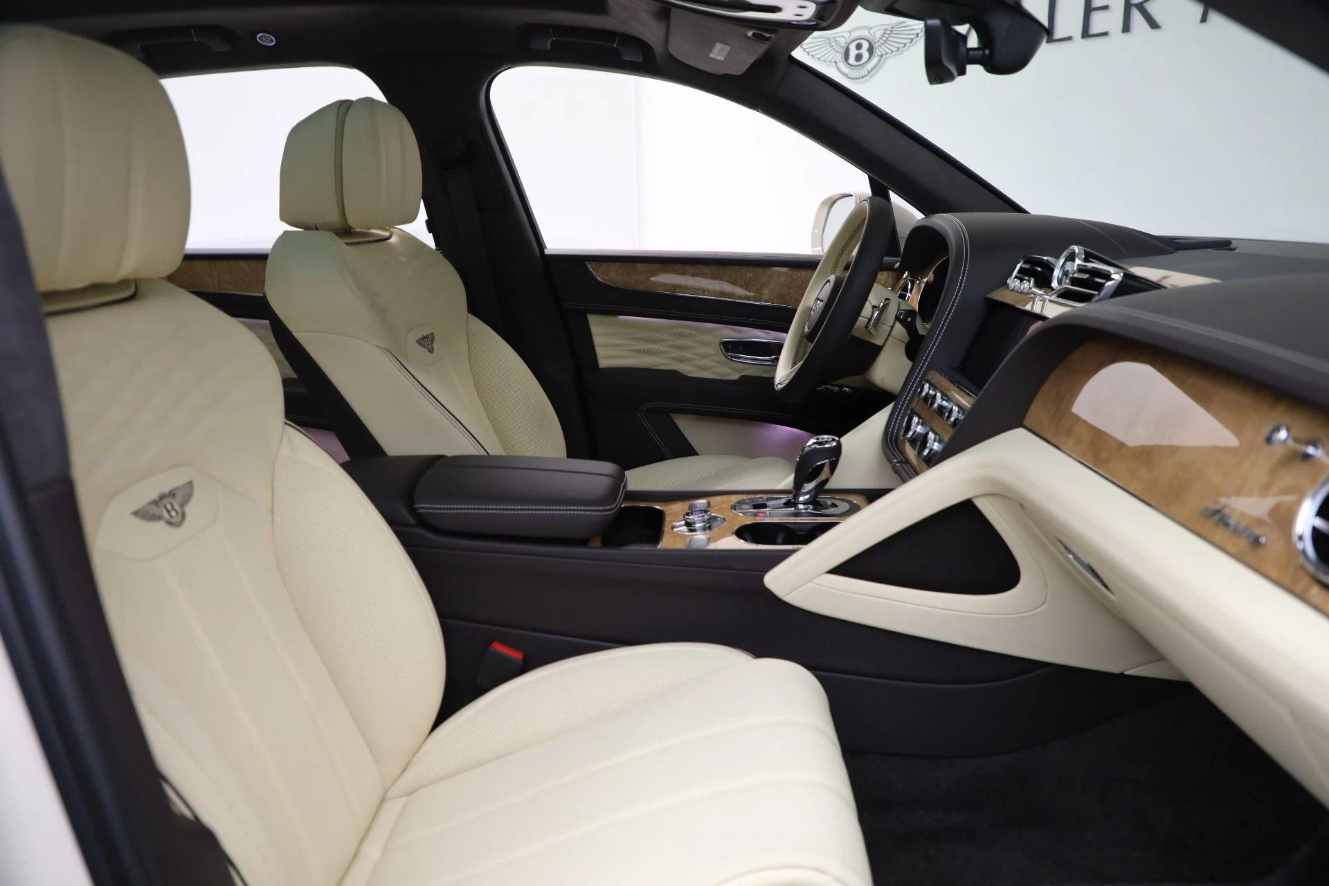mph031_2912937617_New_2025_Bentley_Bentayga_Azure_V8_722a07aae0