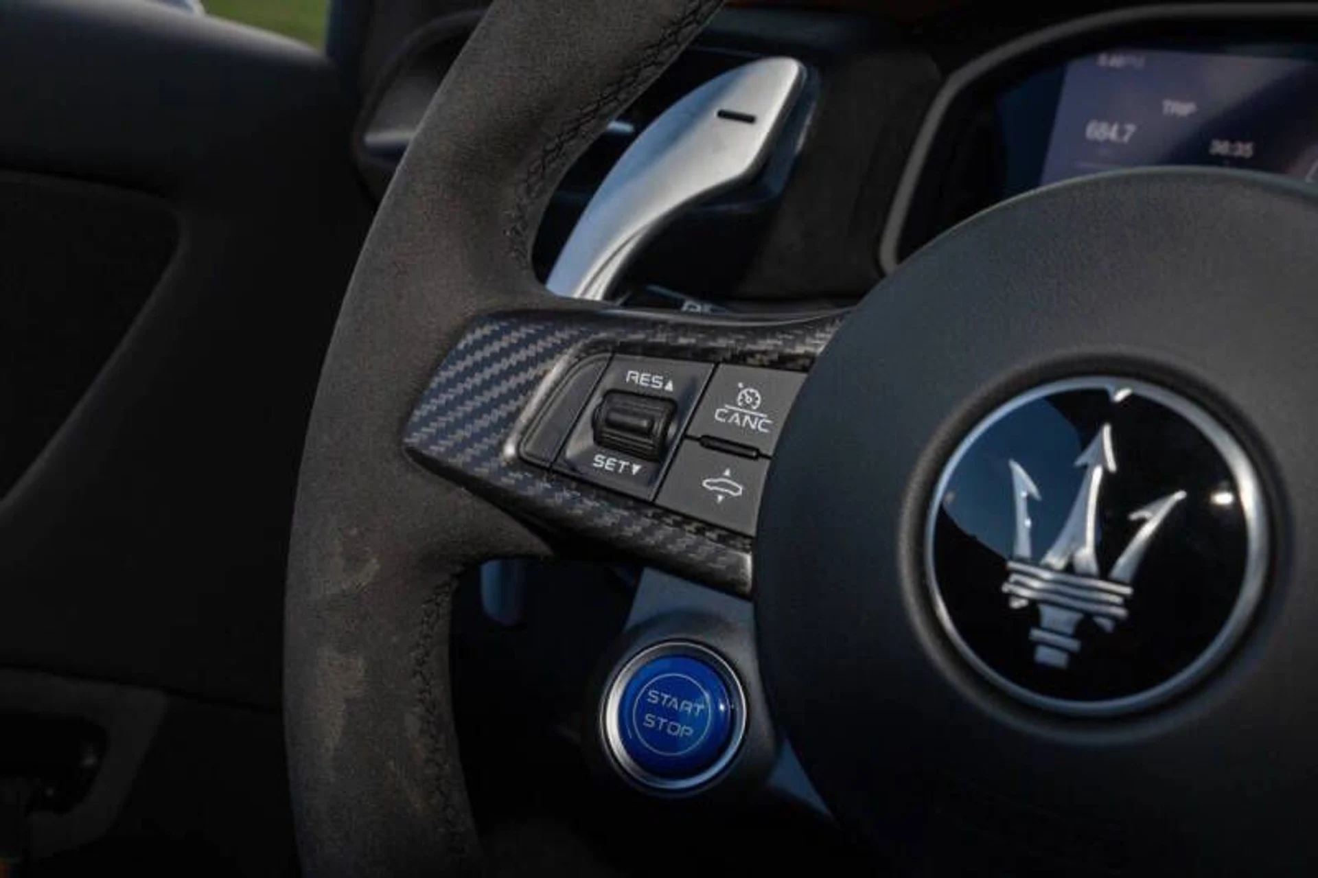 mph031_2913568641_2023_maserati_mc20_base_2dr_coupe_264a1c1f60