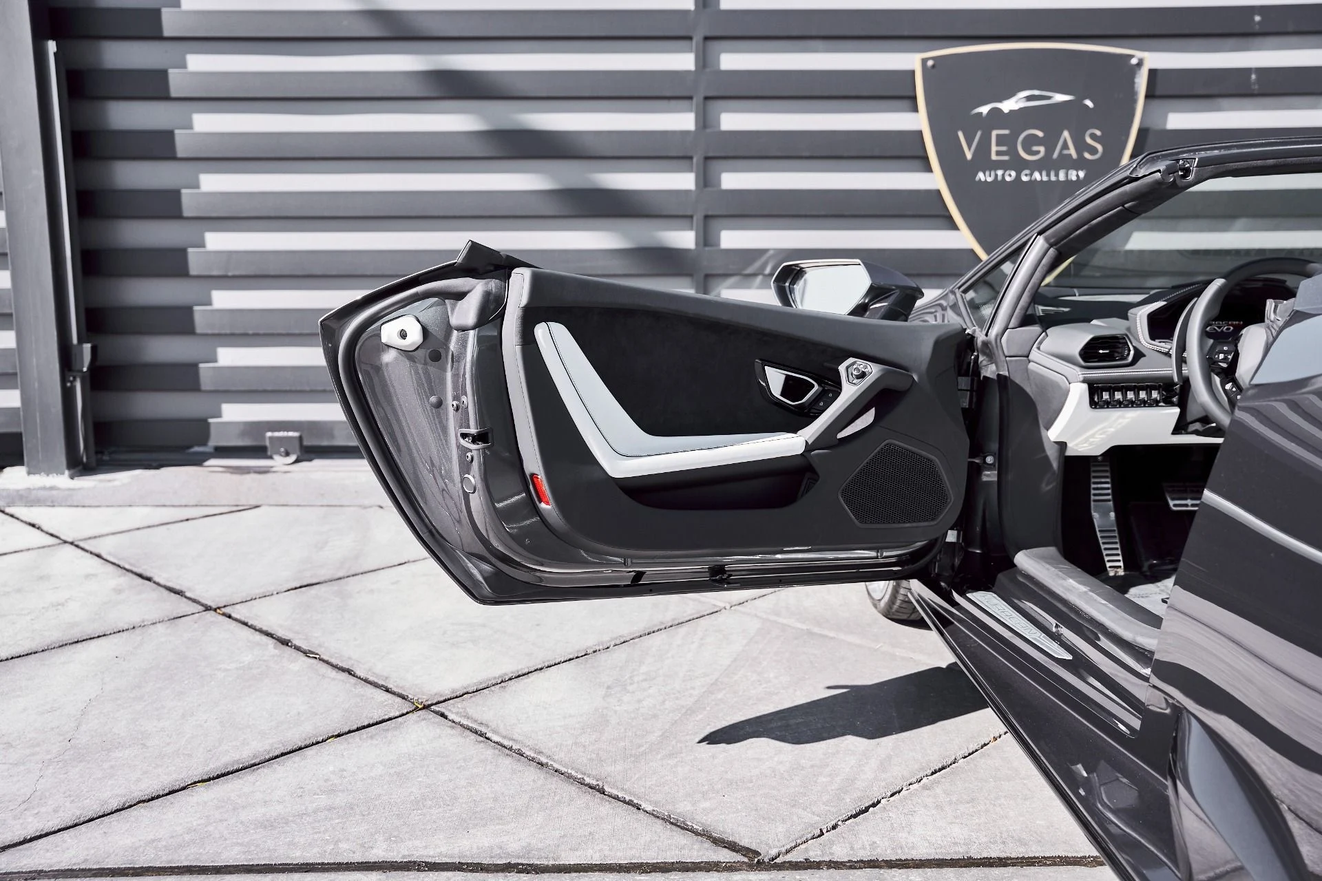 mph031_2918040090_Used_2024_Lamborghini_Huracan_EVO_Base_1771466893_9e2430b93b