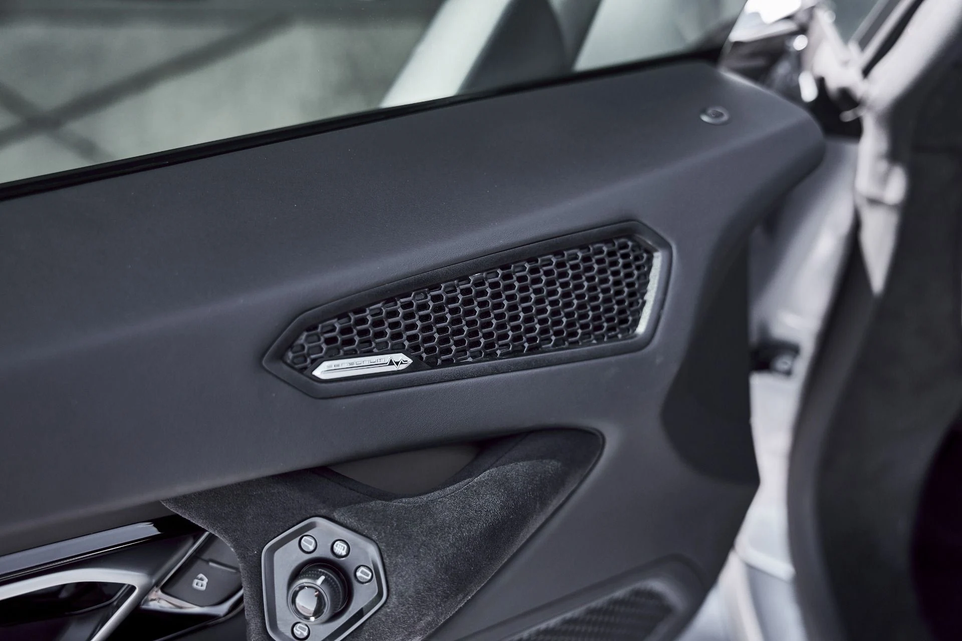 mph031_2924867345_Used_2023_Lamborghini_Huracan_Tecnica_Base_1777013710_015e4a496c