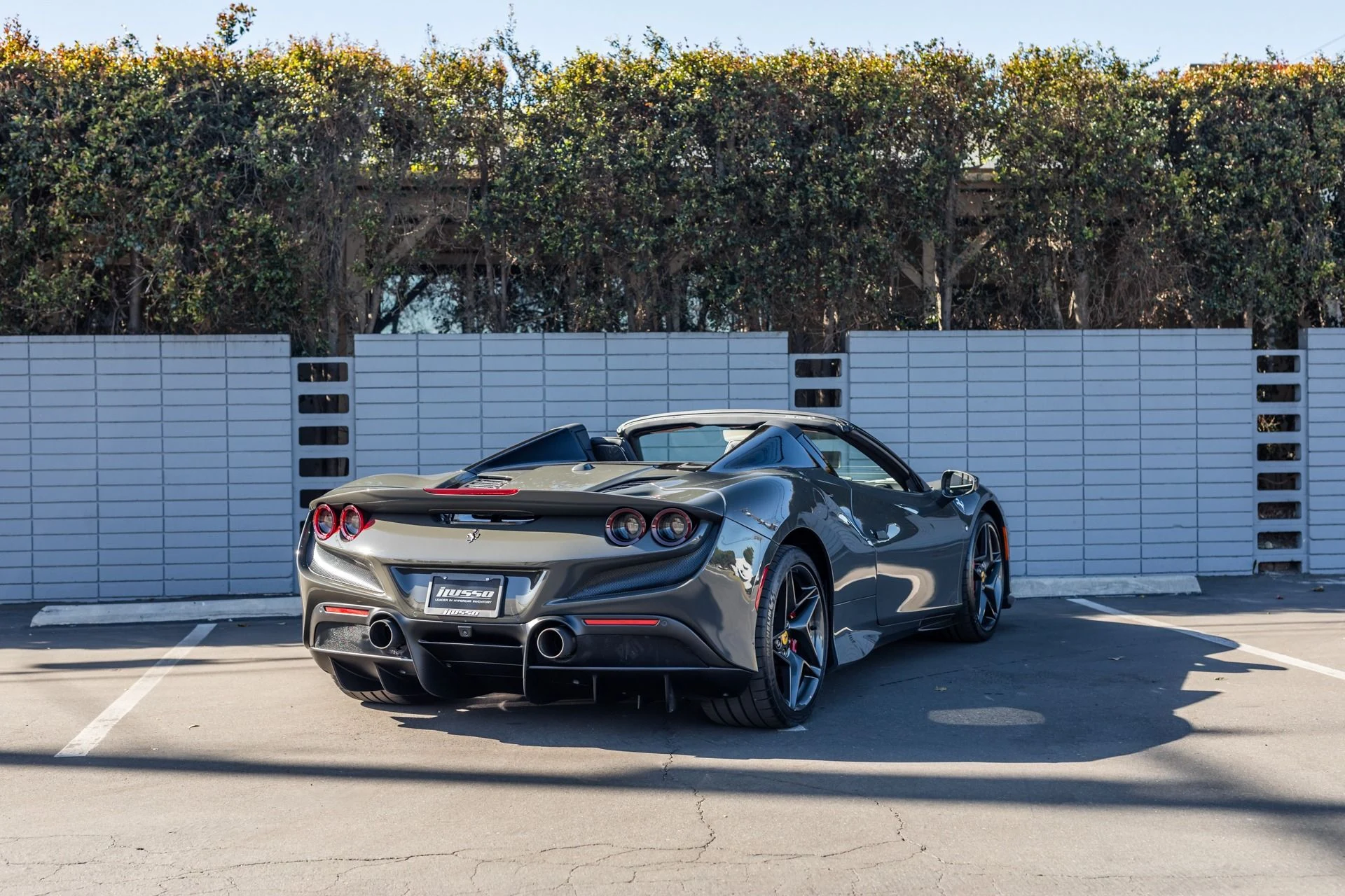 mph031_2926378981_Used_2023_Ferrari_F8_Spider_1736988449_0435398208