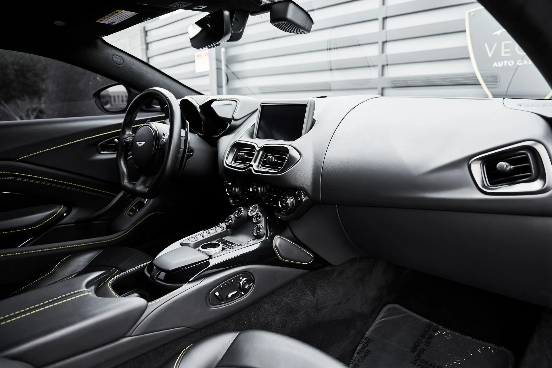 mph031_2934000698_Used_2023_Aston_Martin_Vantage_1775333337_7f1a9ffdfb