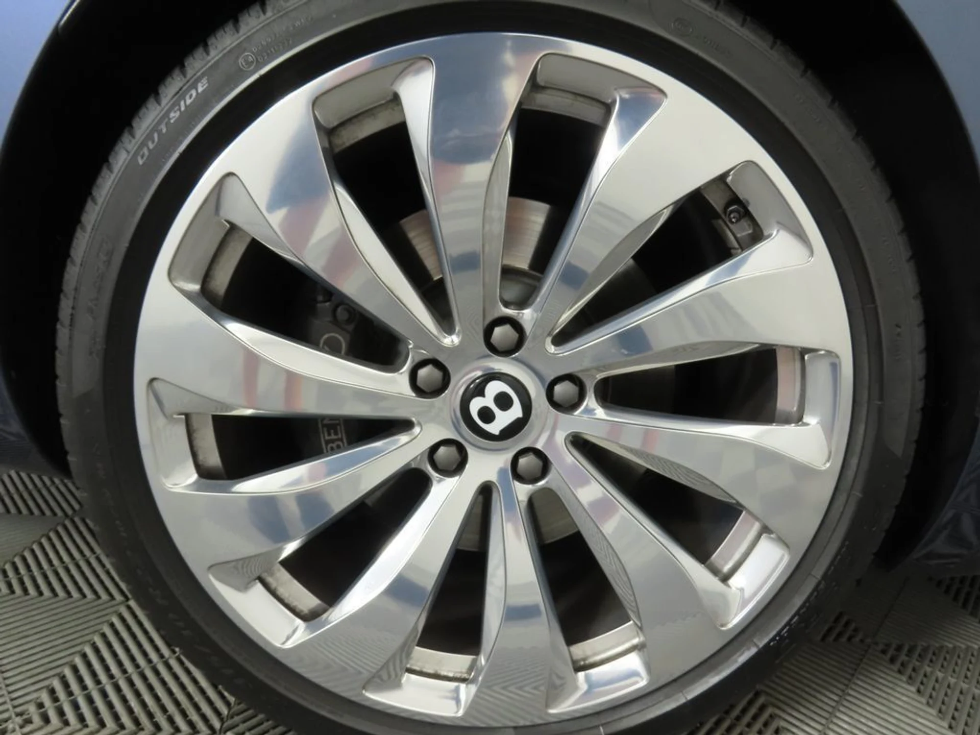 mph031_2936885510_used_2020_bentley_flying_spur_w12sedan_8119_22964614_32_1024_36dd4bcd68