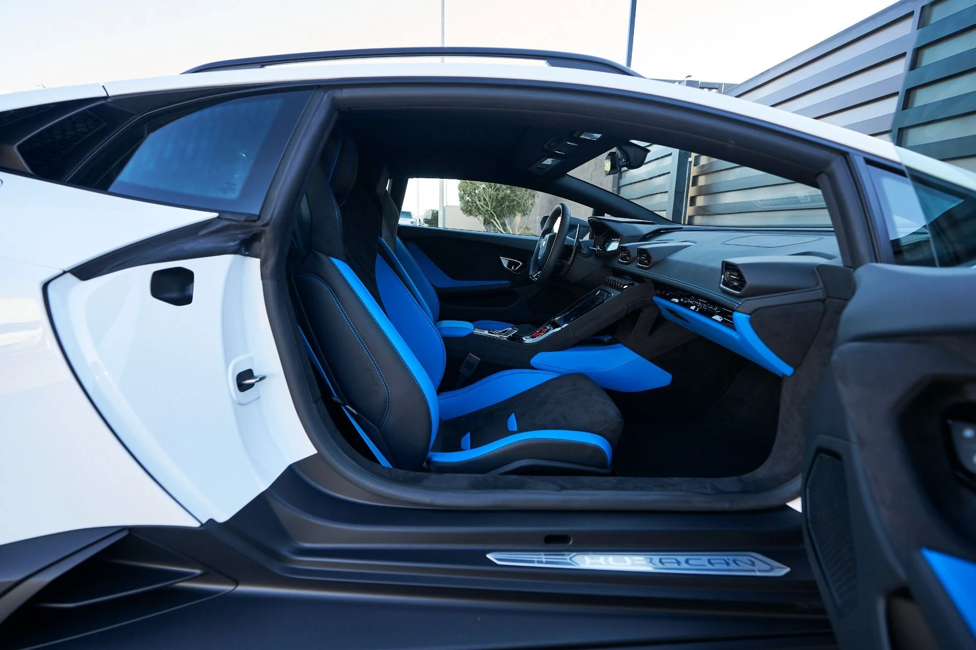 mph031_2941143099_Used_2024_Lamborghini_Huracan_Sterrato_Base_1761068427_43cbaa95be