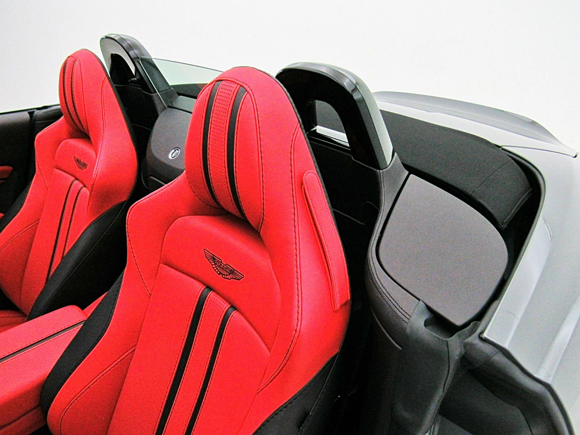 mph031_294222897_Used_2023_Aston_Martin_Vantage_Roadster_6d21cf4fc8