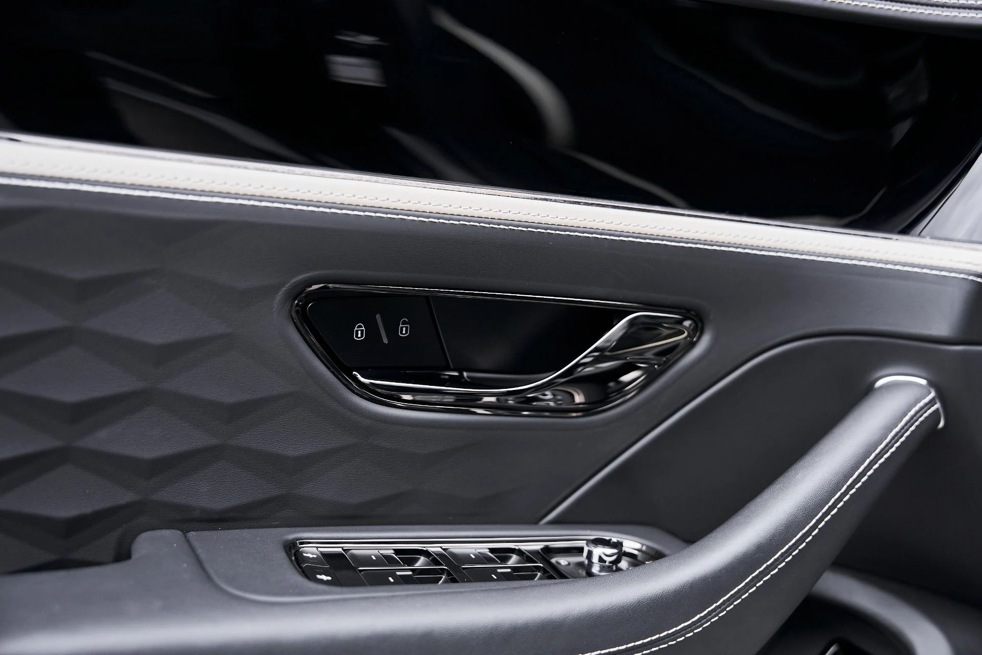 mph031_2942994845_Used_2025_Bentley_Flying_Spur_Speed_1769137067_32f4cfc3ef