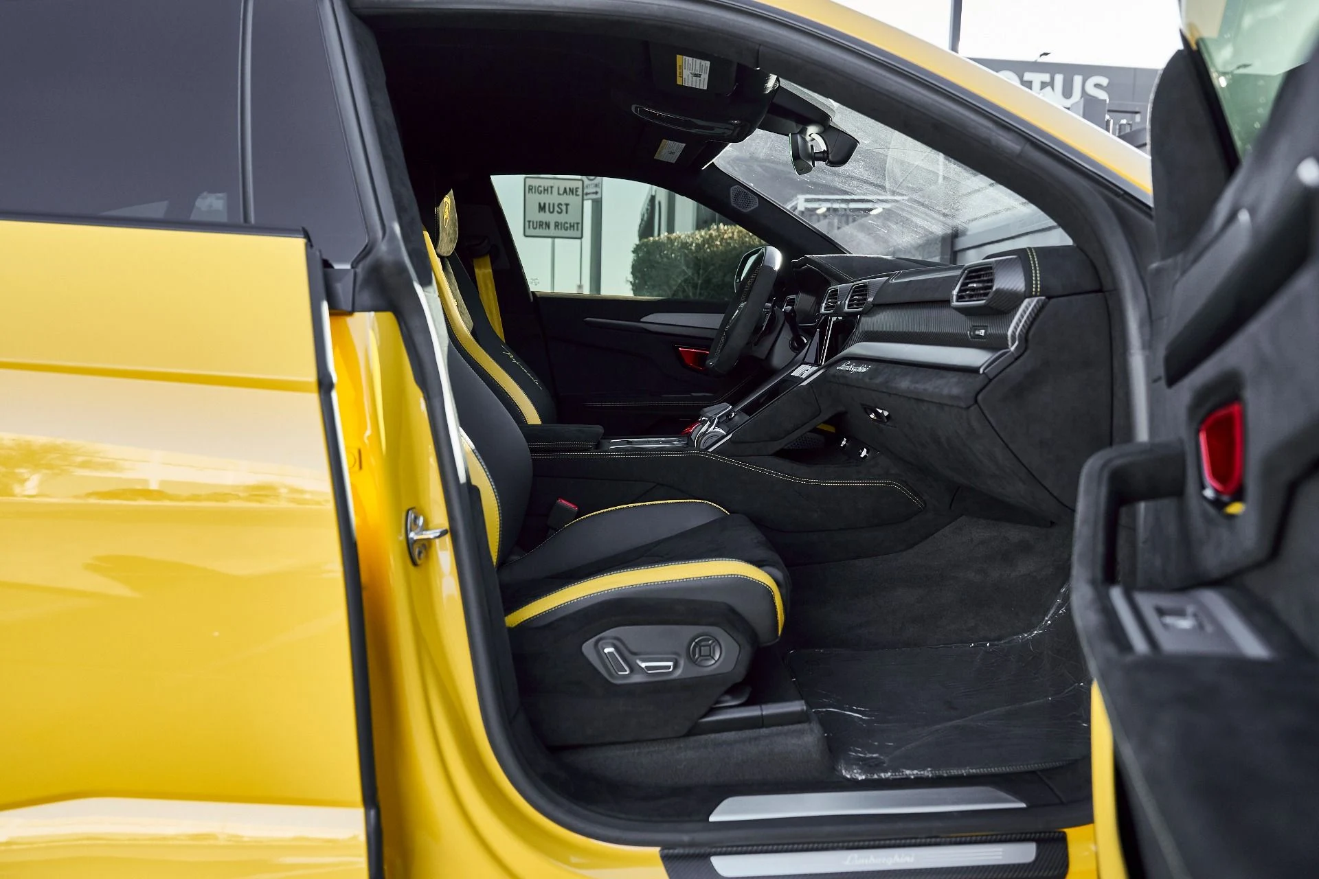 mph031_2945735893_Used_2024_Lamborghini_Urus_Performante_1768011583_1ddf3c817c