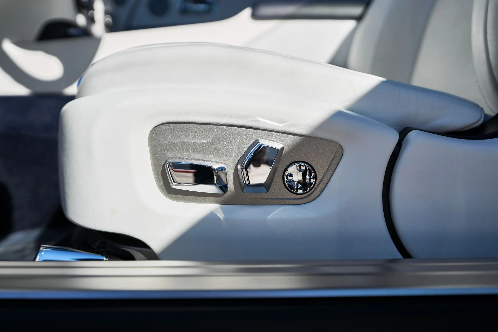 mph031_2955369023_Used_2020_Rolls_Royce_Wraith_Base_1762567742_6aef44d72a