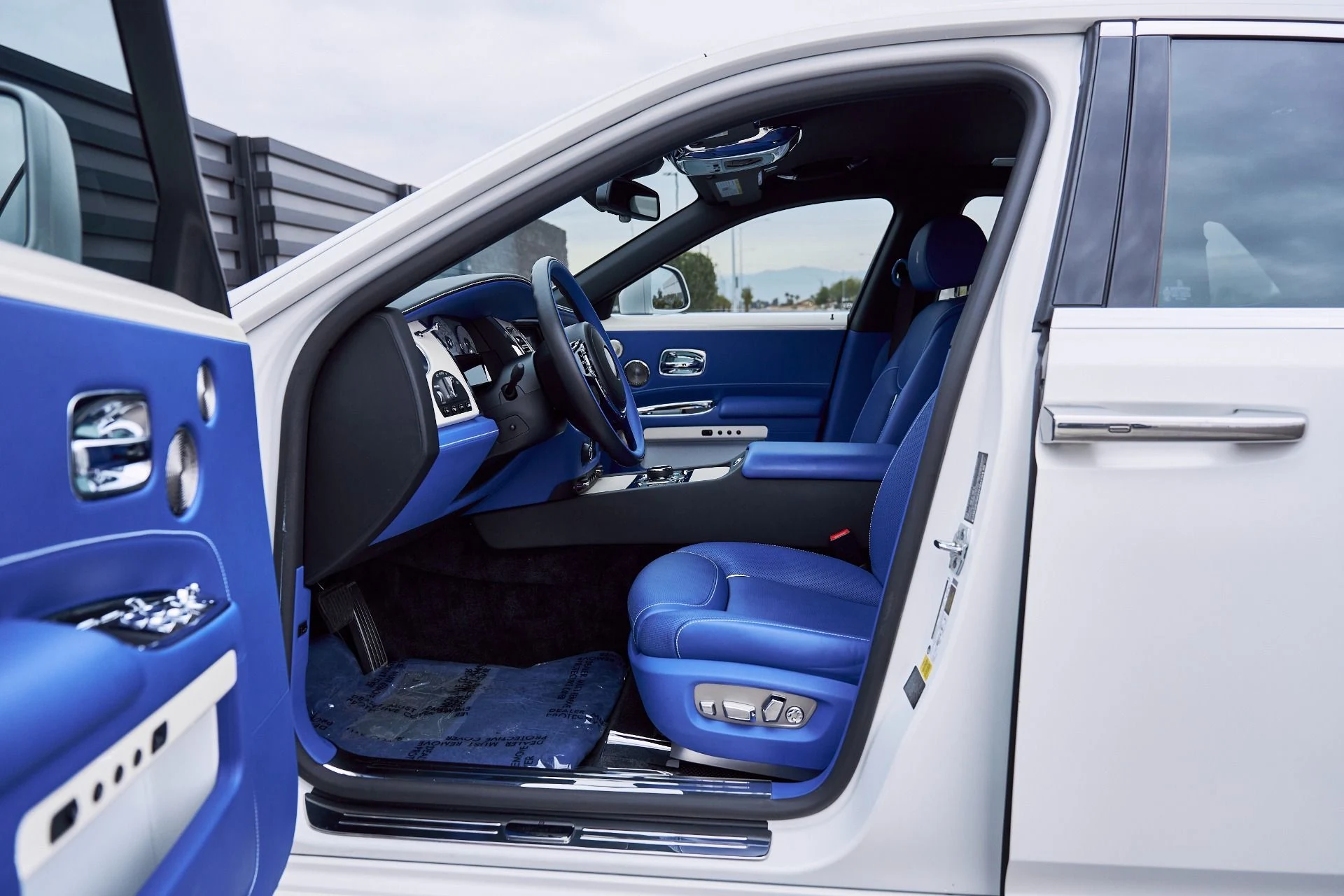 mph031_2964046343_Used_2019_Rolls_Royce_Ghost_Base_1767224280_74c8bc719e