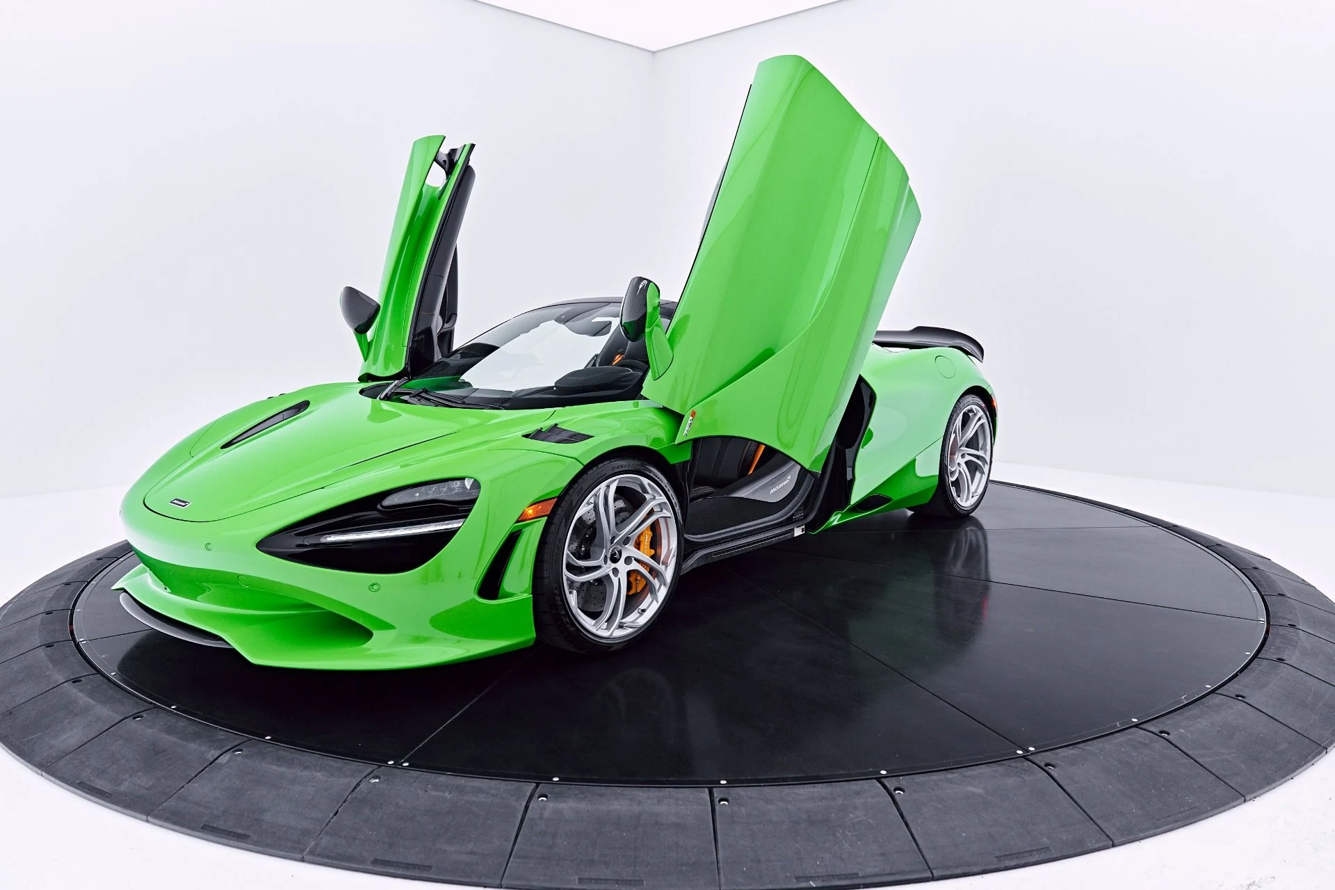 mph031_2968397140_Used_2025_Mc_Laren_750_S_1784081708_beffbb56db