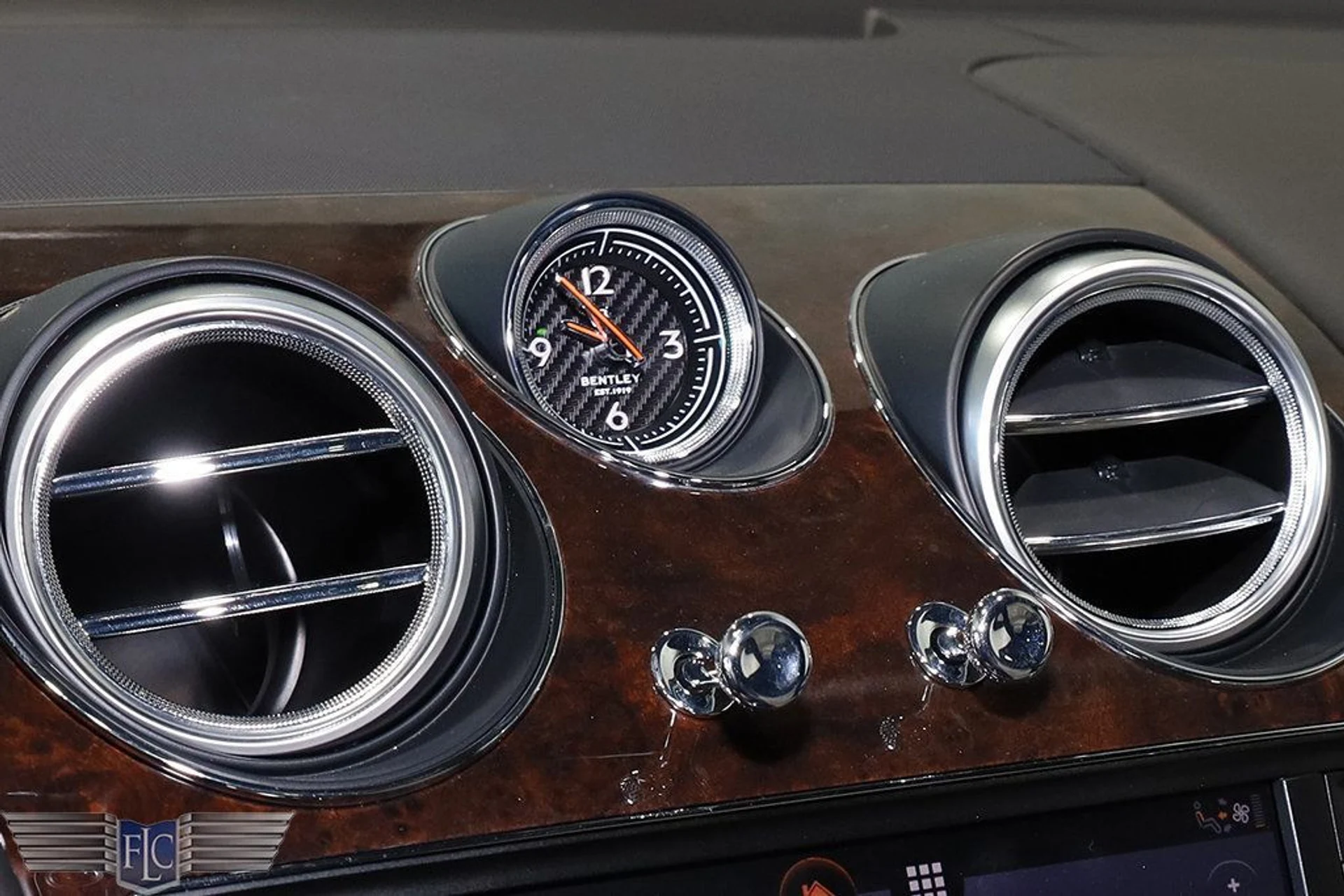 mph031_2979399722_used_2018_bentley_bentayga_onyxeditionawd_9689_22935440_32_1024_e000d414c5