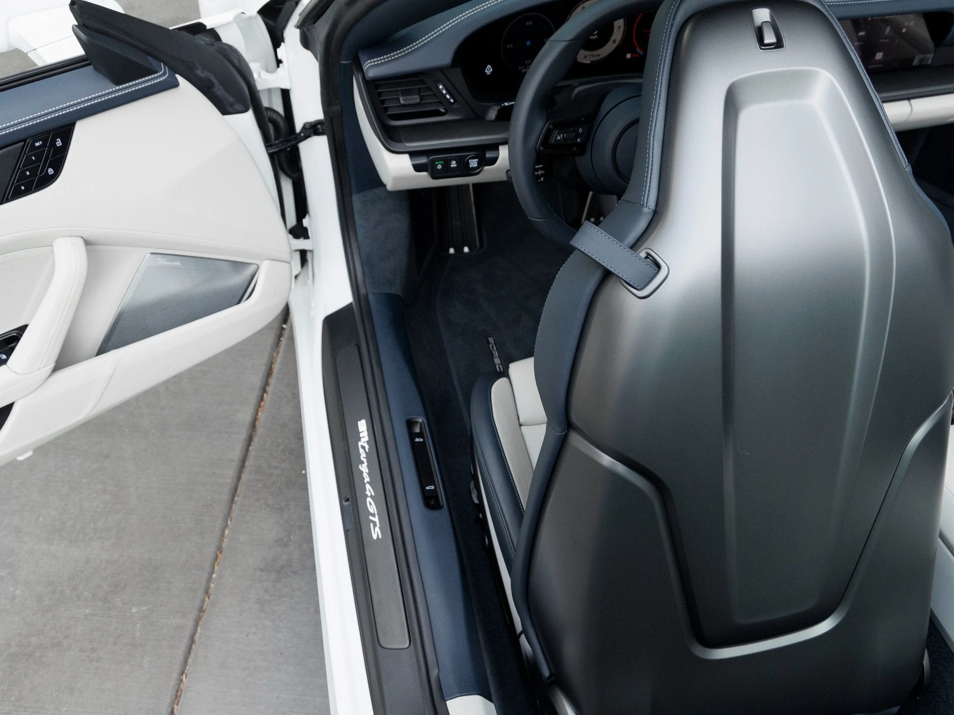 mph031_298771064_32_2825bdf104