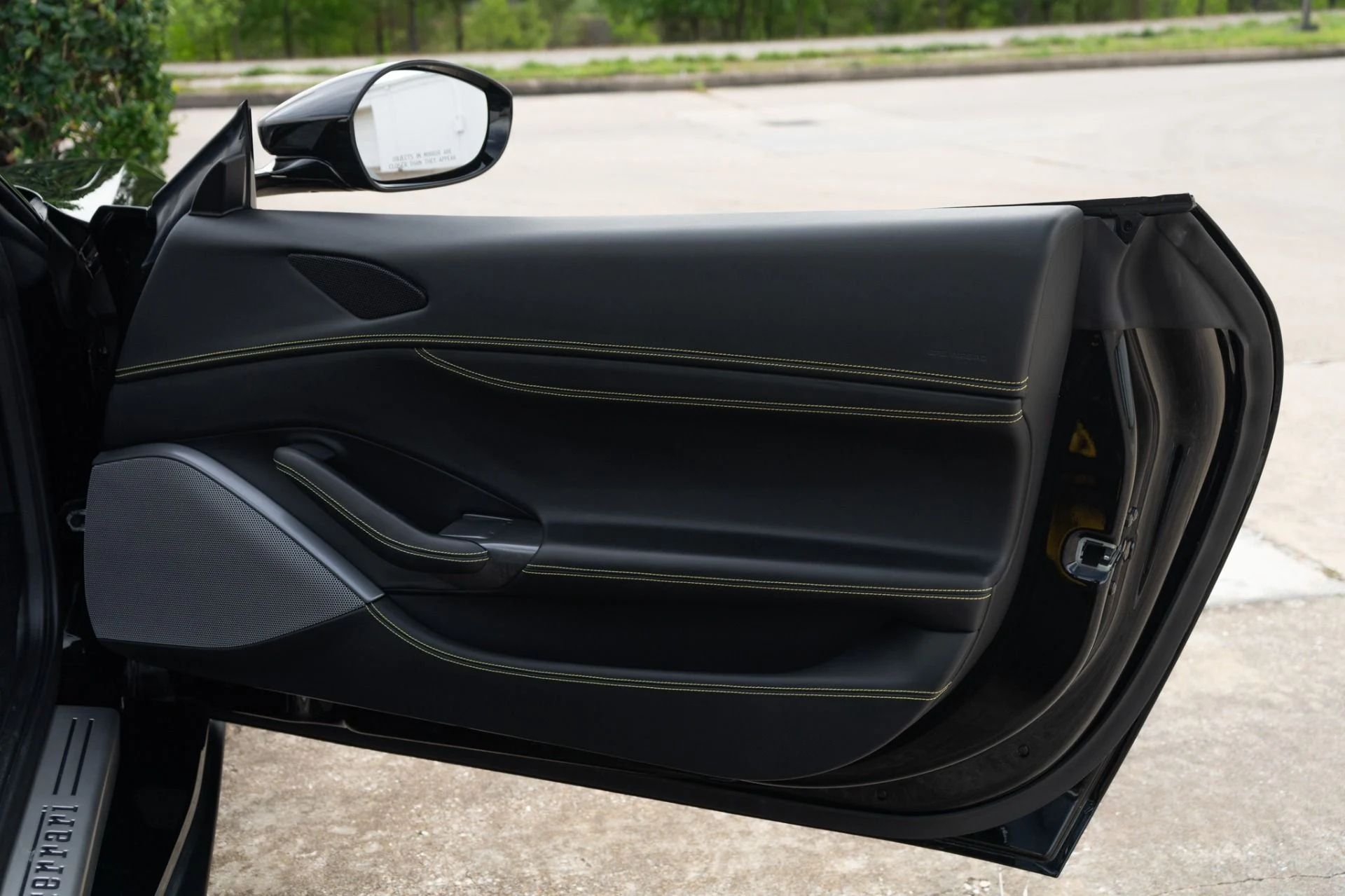 mph031_2990234785_Used_2020_Ferrari_Portofino_1775601900_20754517cd