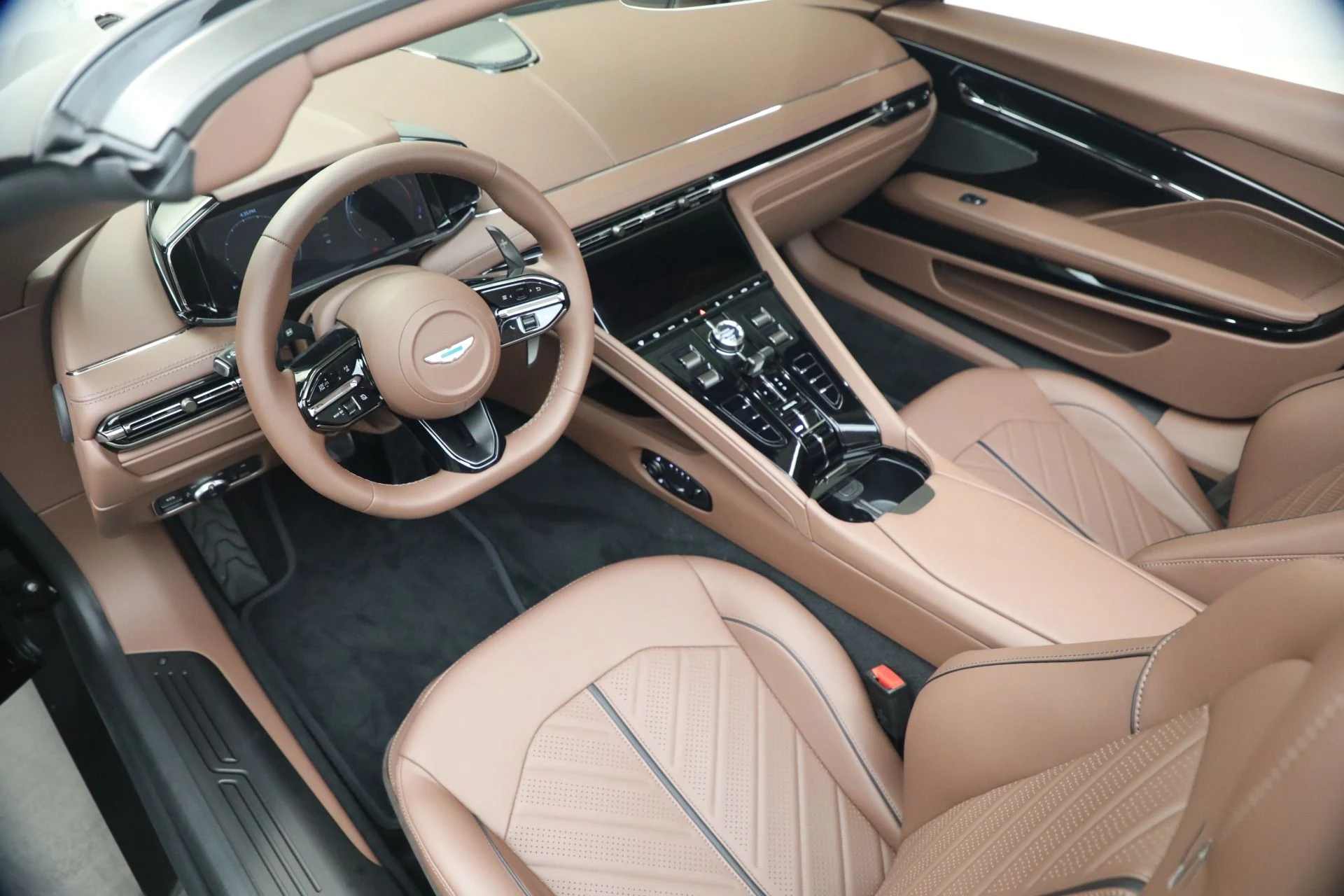 mph031_2992879512_New_2026_Aston_Martin_DB_12_S_Volante_1787328919_cae5622d35