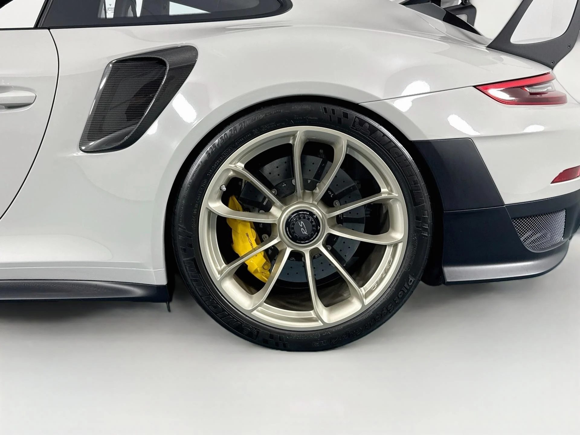 mph031_2993047769_Used_2018_Porsche_911_GT_2_RS_1790873172_9ce1413fc0