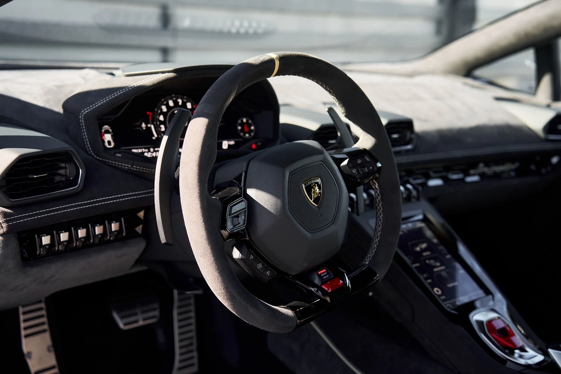 mph031_2999057114_Used_2024_Lamborghini_Huracan_Sterrato_Base_1760828467_2a8035a3ba