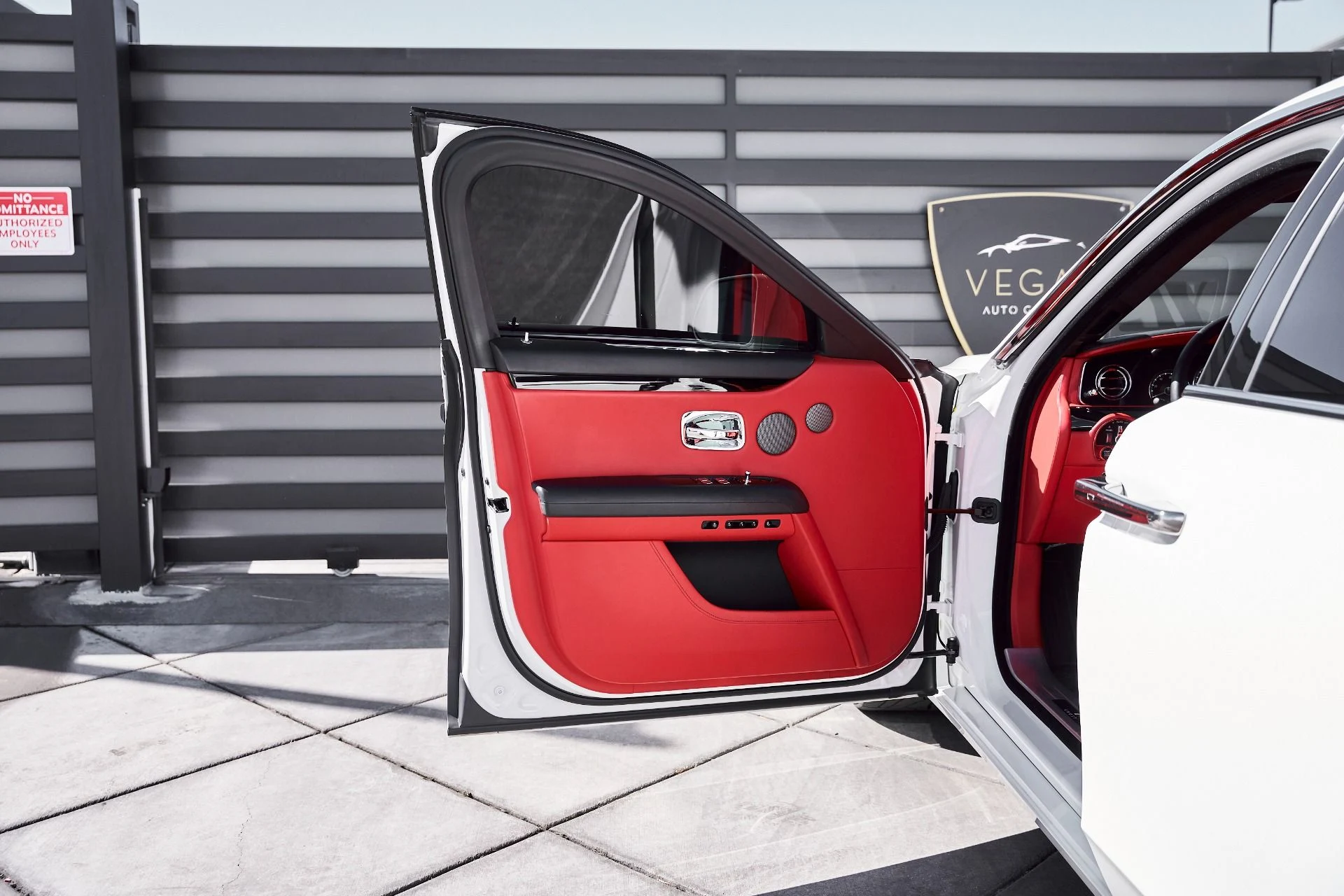 mph031_2999817958_Used_2022_Rolls_Royce_Ghost_Base_1772765998_6b9a694e18