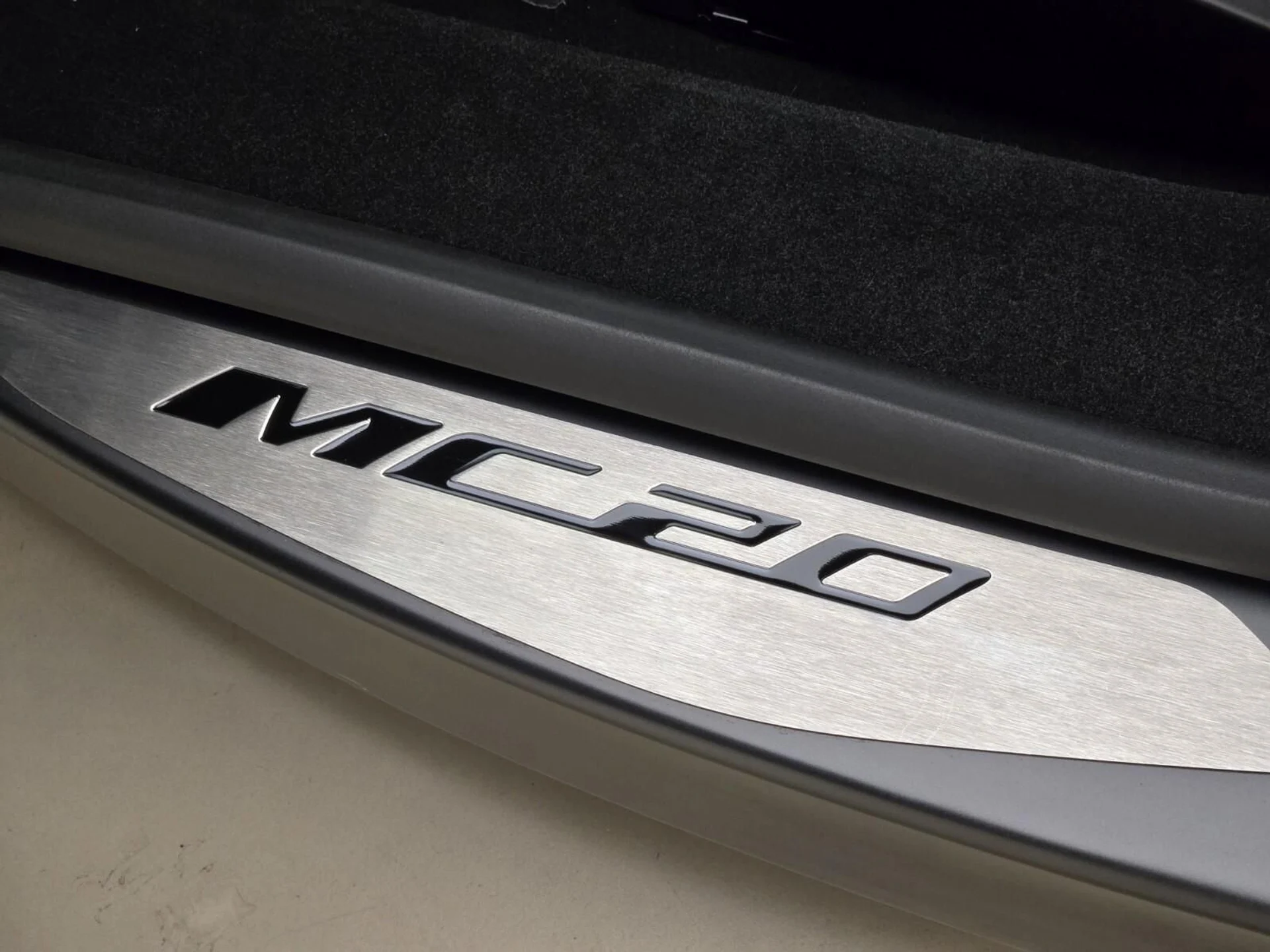 mph031_3001260490_Used_2023_Maserati_MC_20_1765868296_99ef7ba1f5