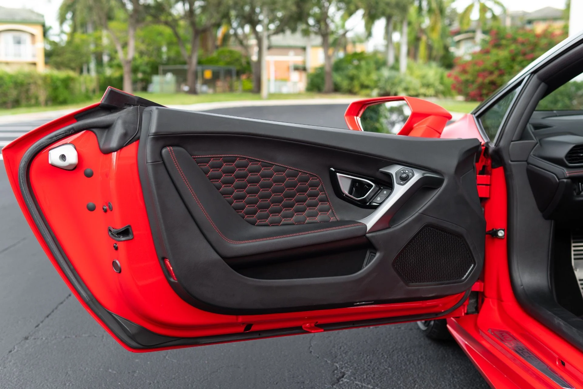 mph031_3004354170_Used_2018_Lamborghini_Huracan_LP_580_2_Spyder_1766443768_328814de3f