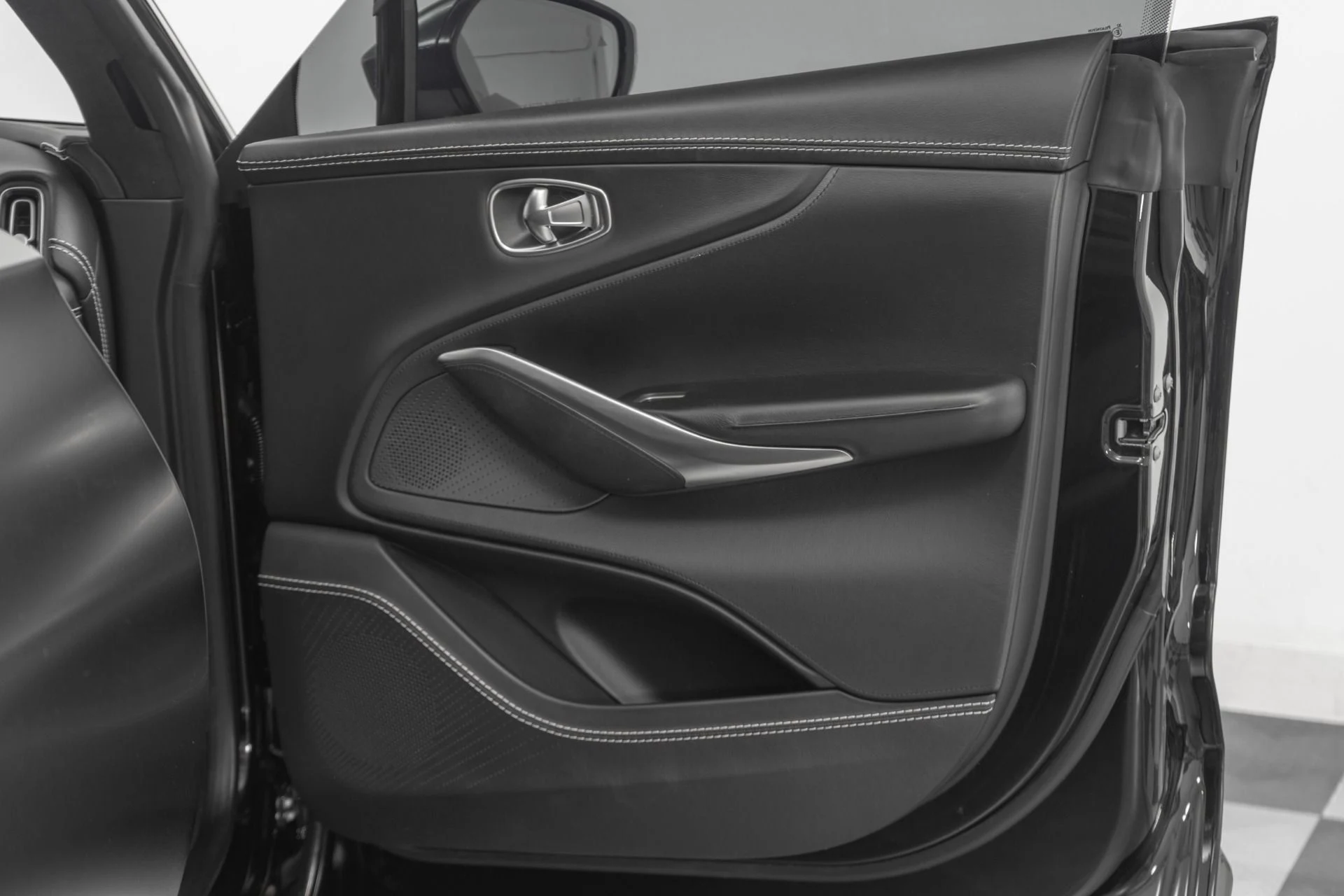 mph031_3005294981_Used_2021_Aston_Martin_DBX_Matte_Clear_PPF_Black_Packs_Heated_and_Ventilated_Seats_1765837893_fe2bb7f8e6