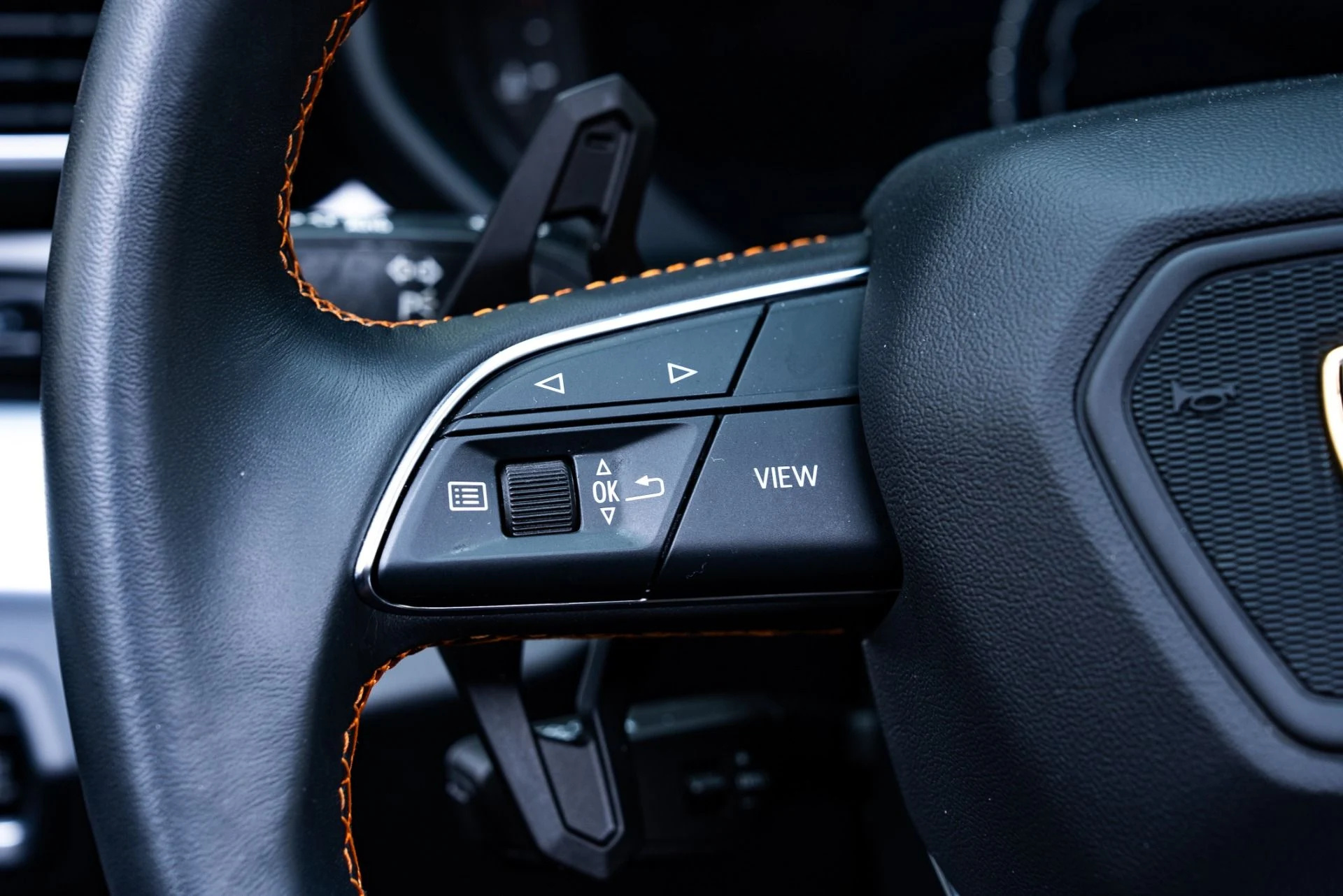 mph031_3007812299_Used_2023_Lamborghini_Urus_S_1775088136_0245d7cfc4