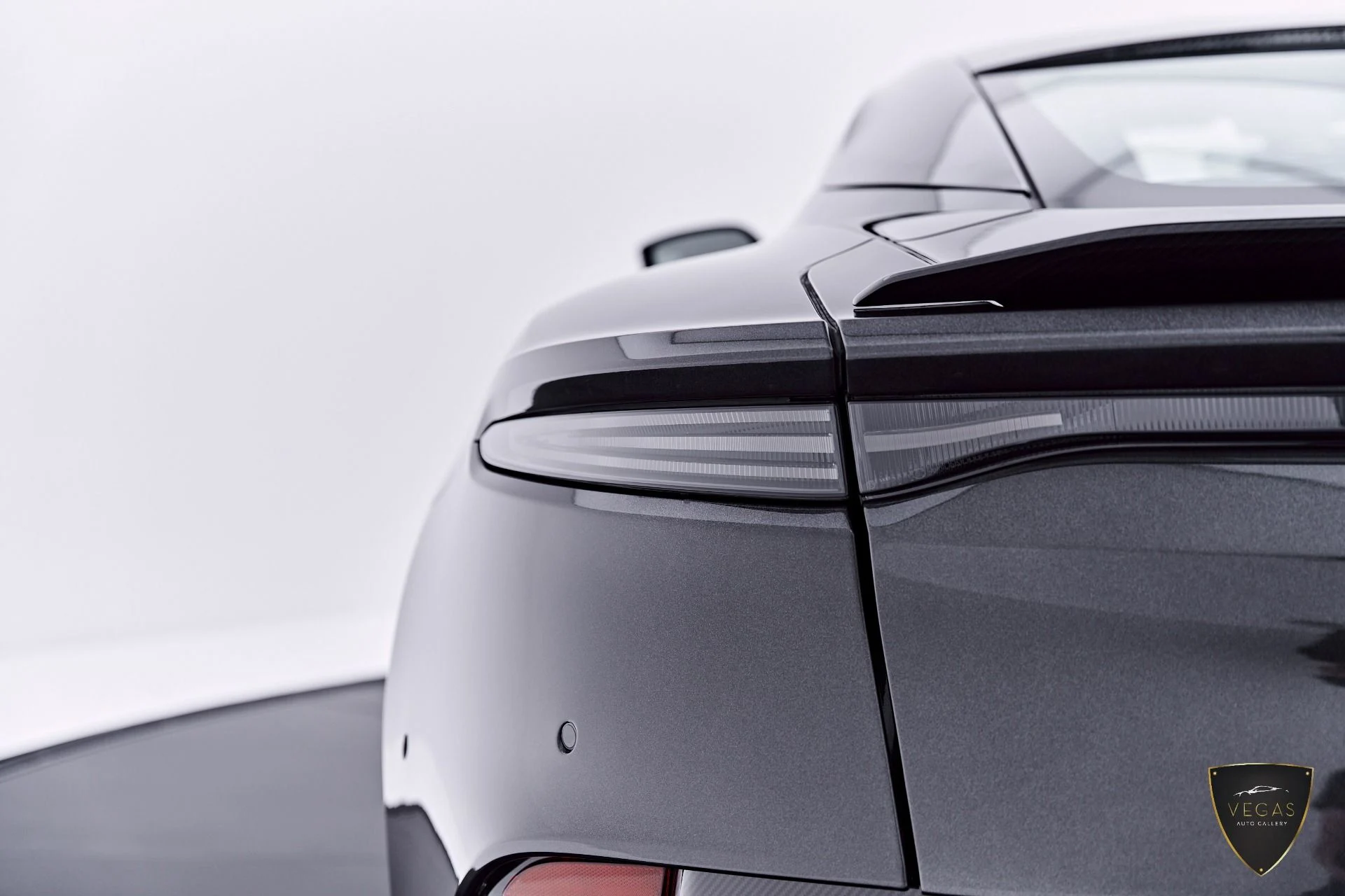 mph031_3011255024_Used_2021_Aston_Martin_DBS_Superleggera_1785181516_bf6c86ad3f