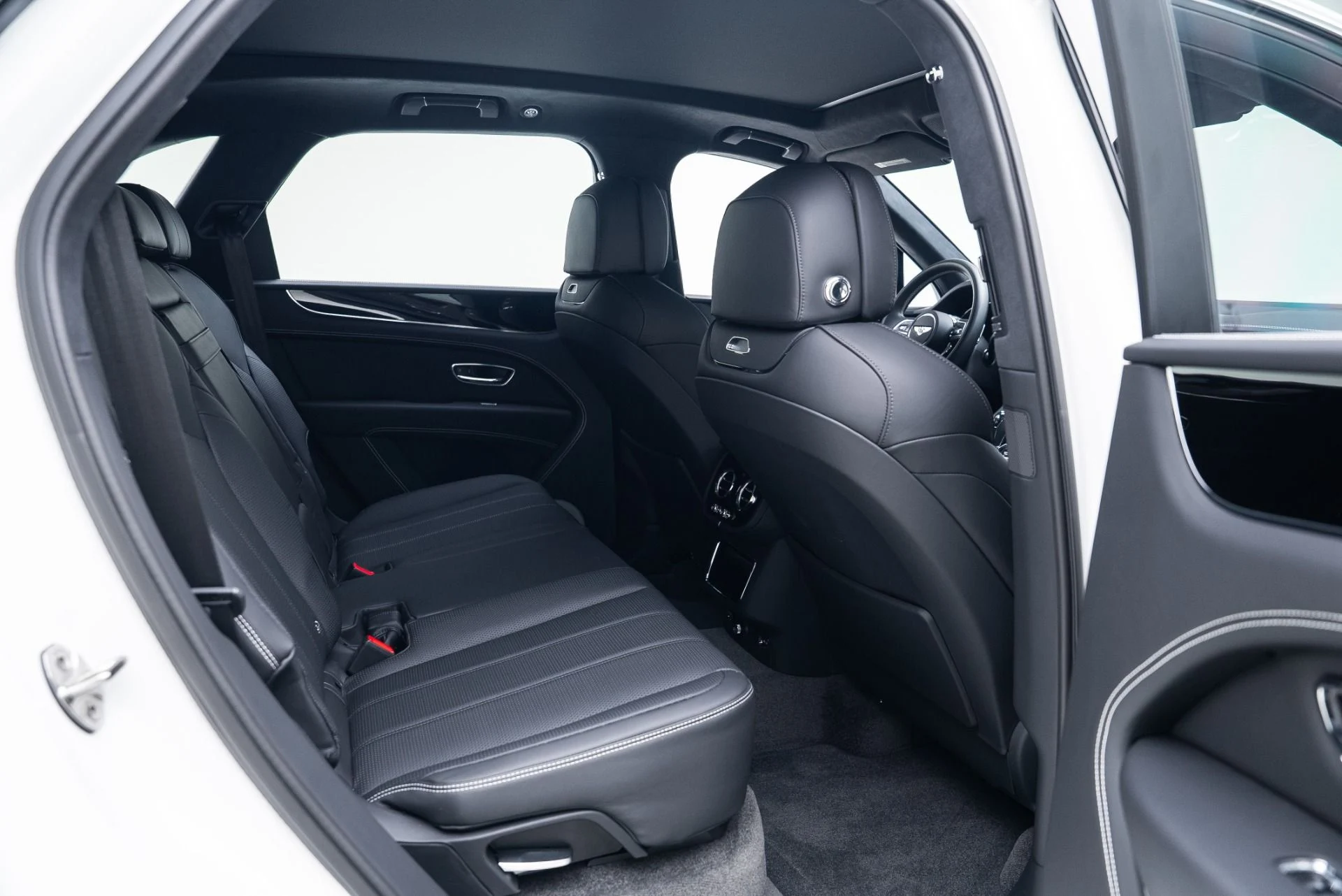 mph031_3018353323_Used_2024_Bentley_Bentayga_V8_1765306979_5f0f1a5af5