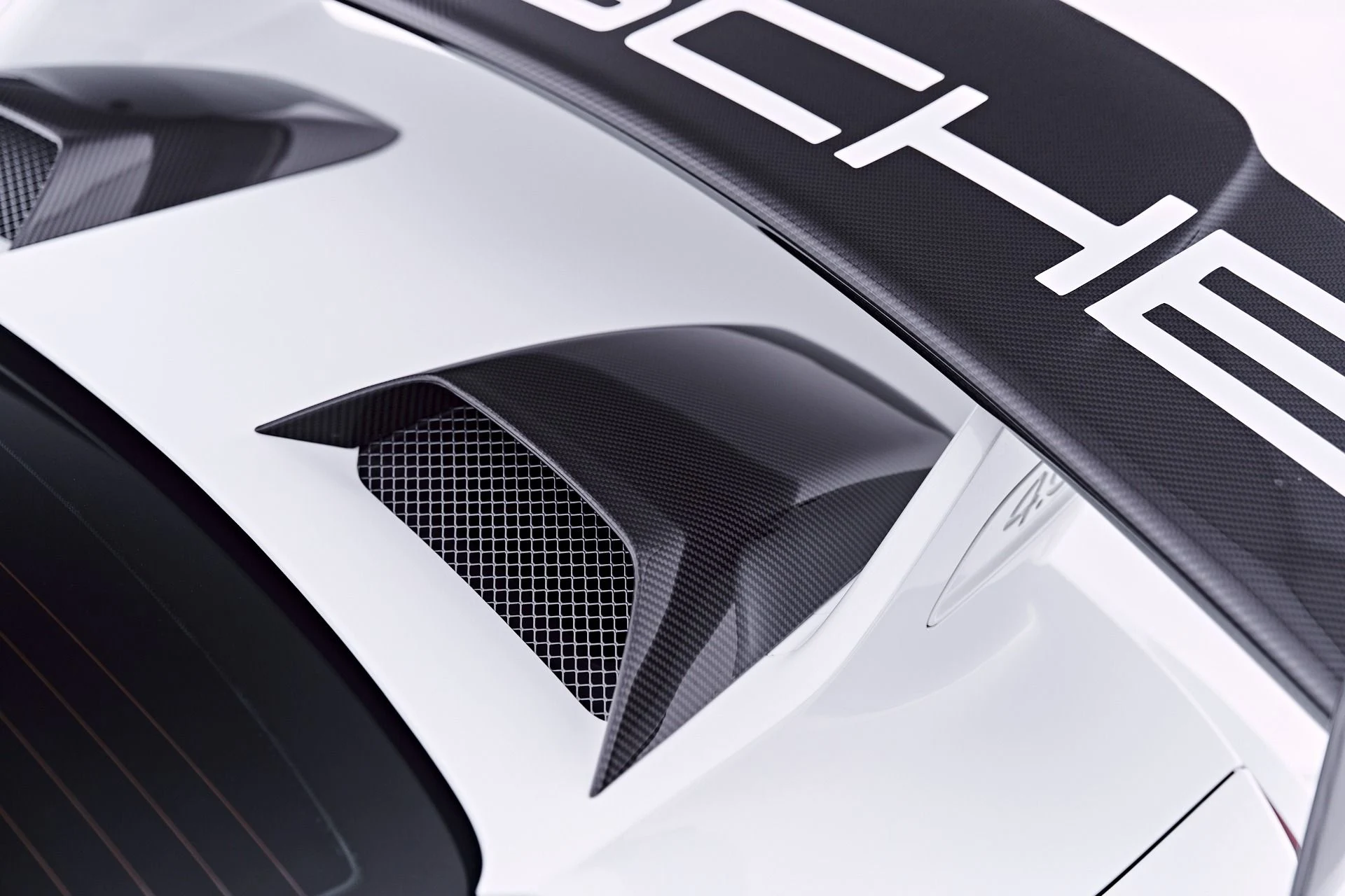 mph031_3026528519_Used_2018_Porsche_911_GT_3_1782763330_0ae7343db7