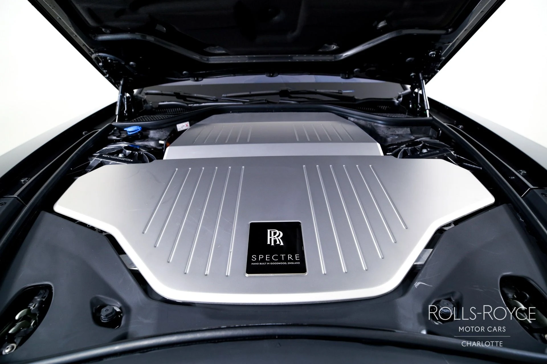 mph031_3035652942_Used_2025_Rolls_Royce_Spectre_1757713679_353000ec15