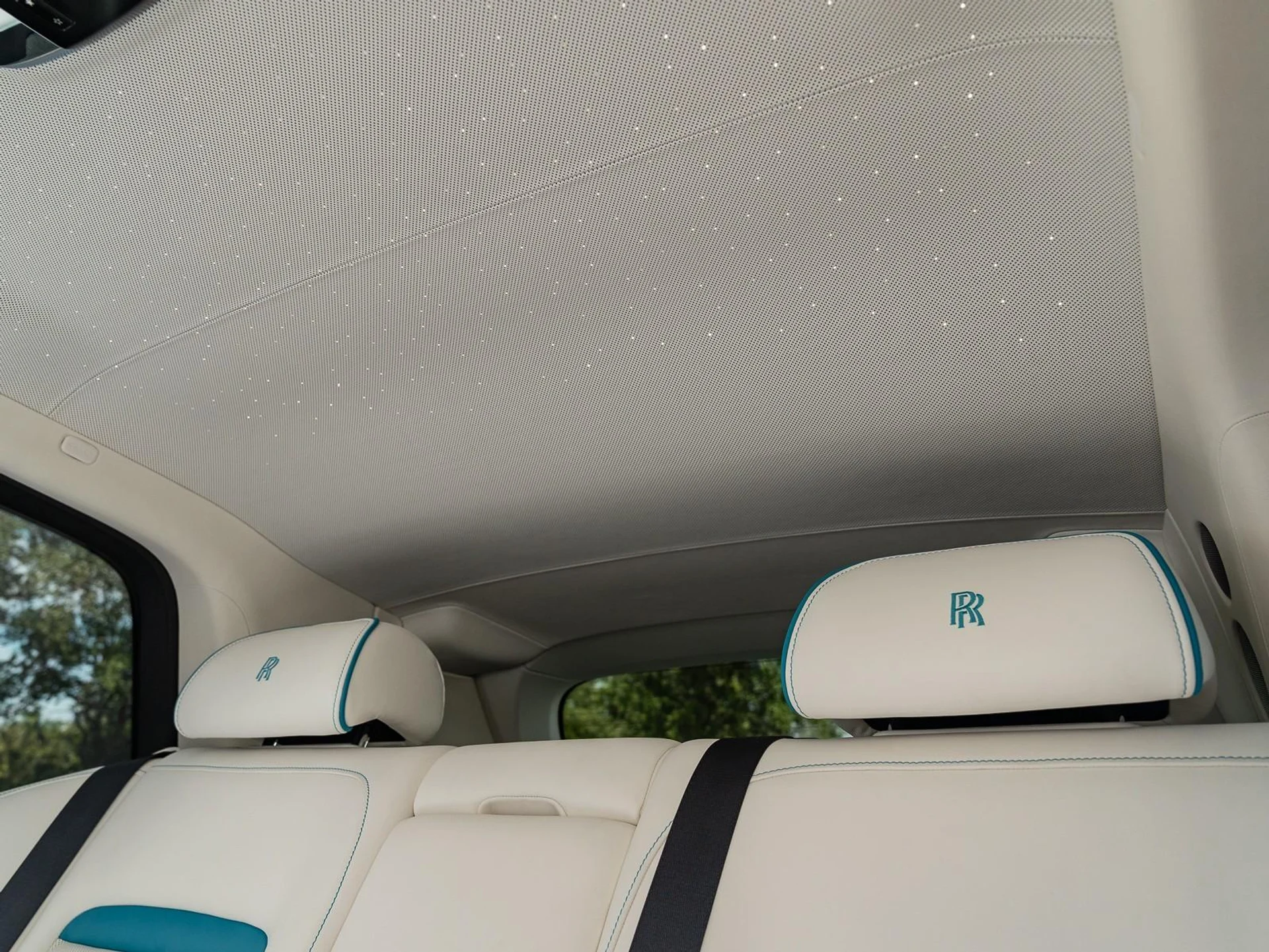 mph031_3038777561_Used_2023_Rolls_Royce_Cullinan_1761685685_2620c55f58