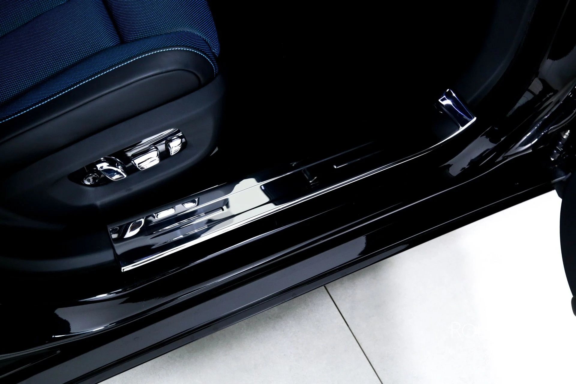 mph031_3043412476_Used_2024_Rolls_Royce_Ghost_1746461568_bd70b328af