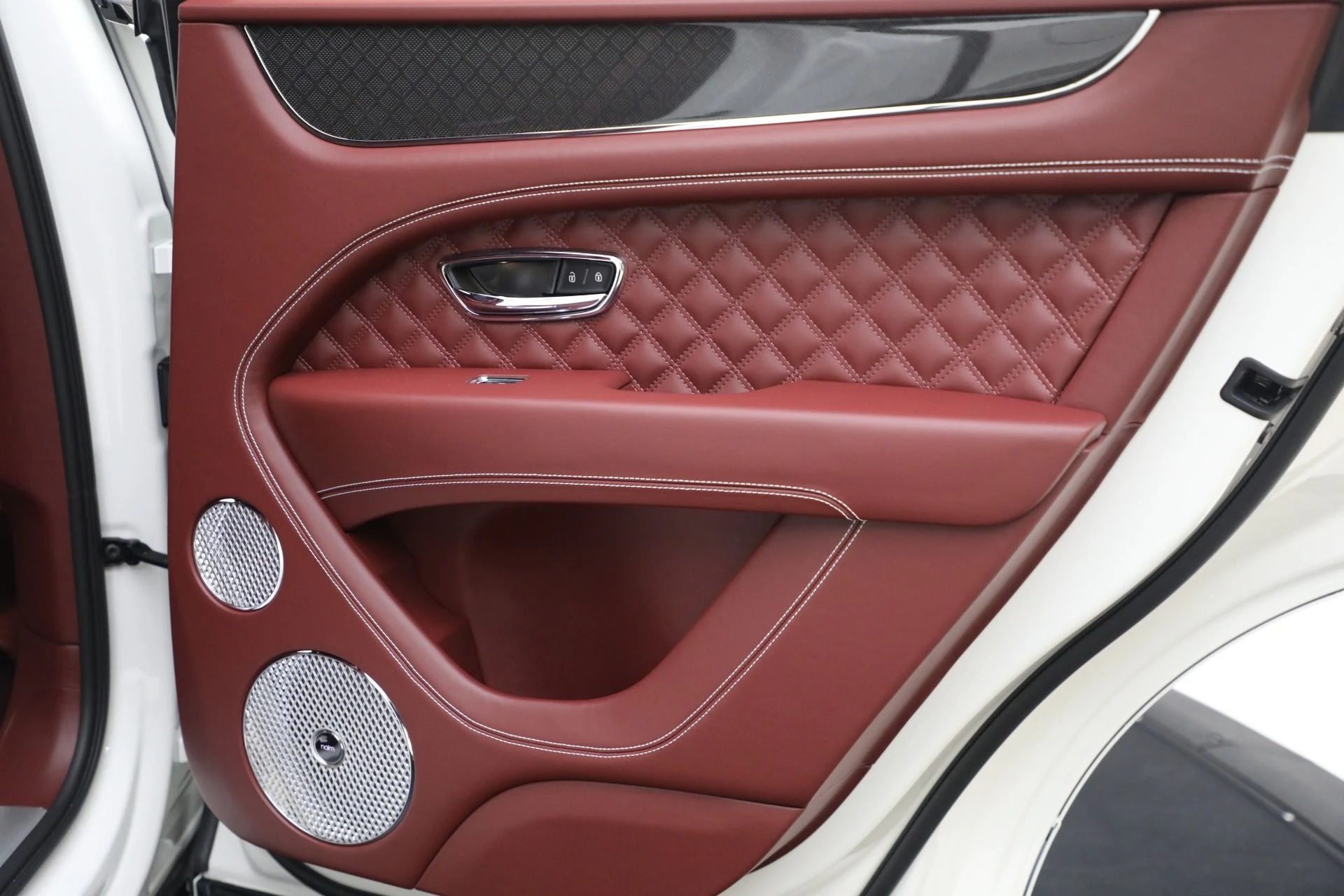 mph031_3050917552_Used_2025_Bentley_Bentayga_S_Black_Edition_620d3203e1