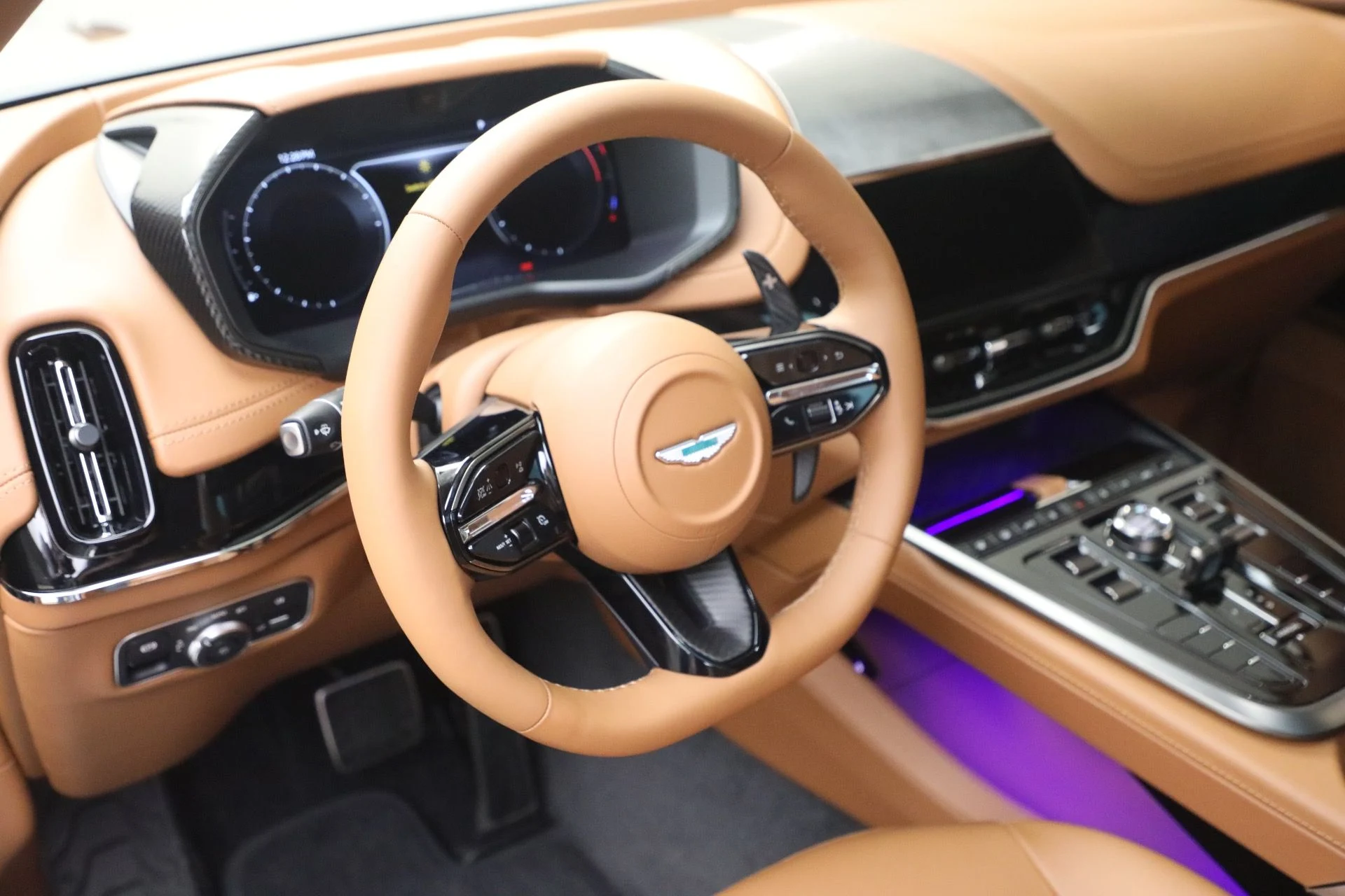 mph031_3068069430_New_2026_Aston_Martin_DBX_707_1767986608_1d4aed9d69