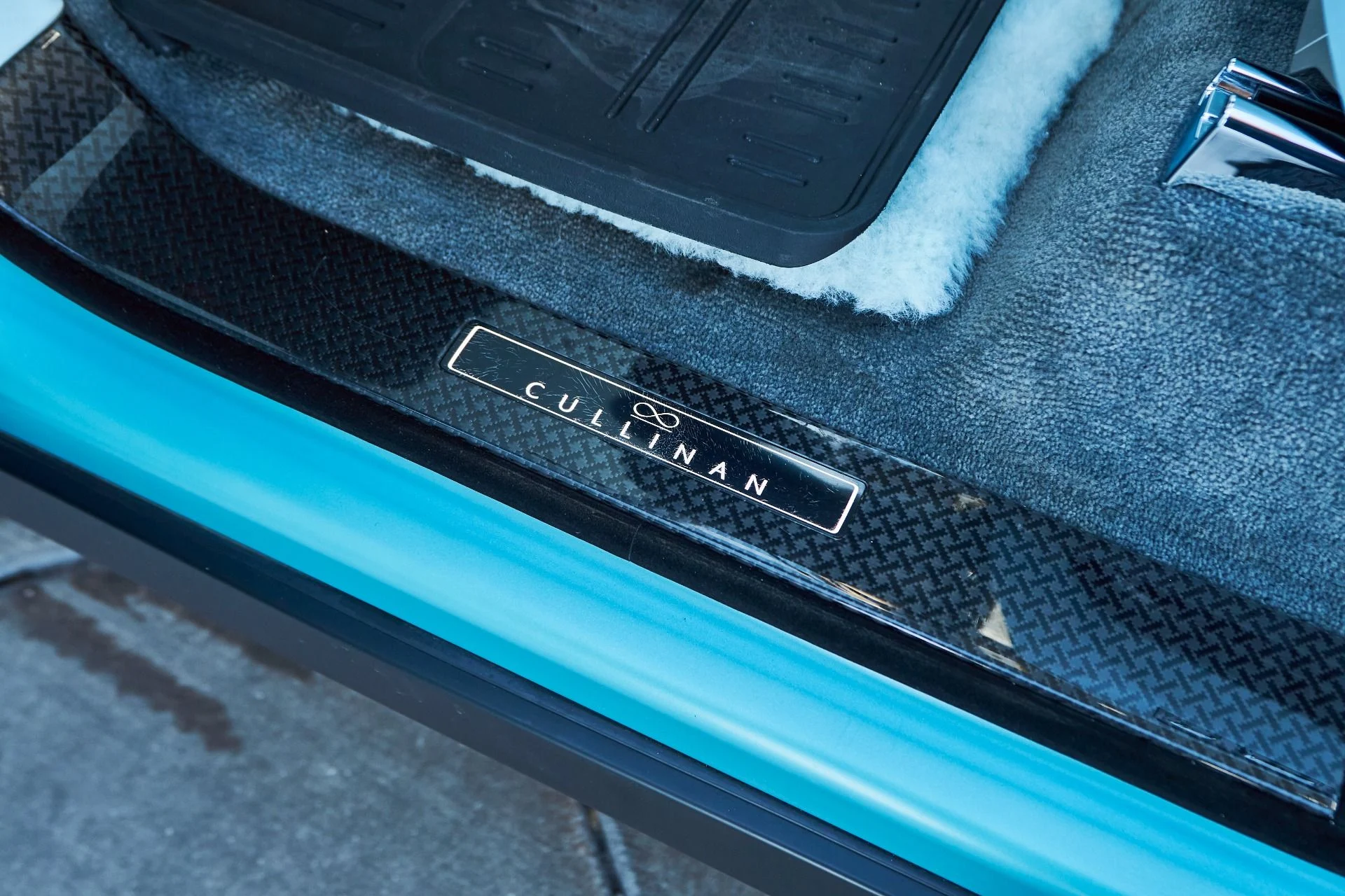 mph031_3075548693_Used_2022_Rolls_Royce_Cullinan_Black_Badge_1765411023_a7e1d56f98