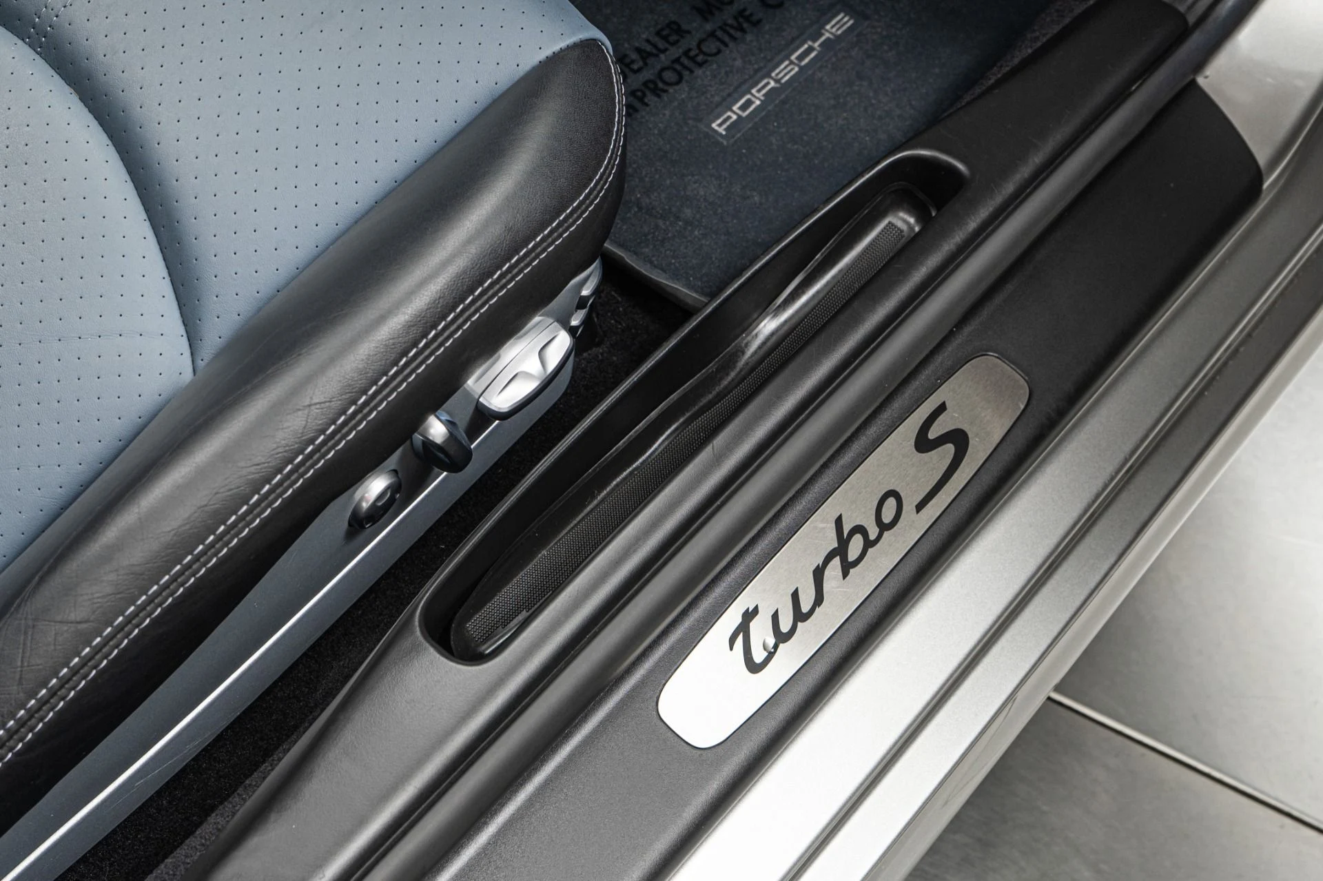 mph031_3081343409_Used_2012_Porsche_911_Turbo_S_1757347118_4c212306b9