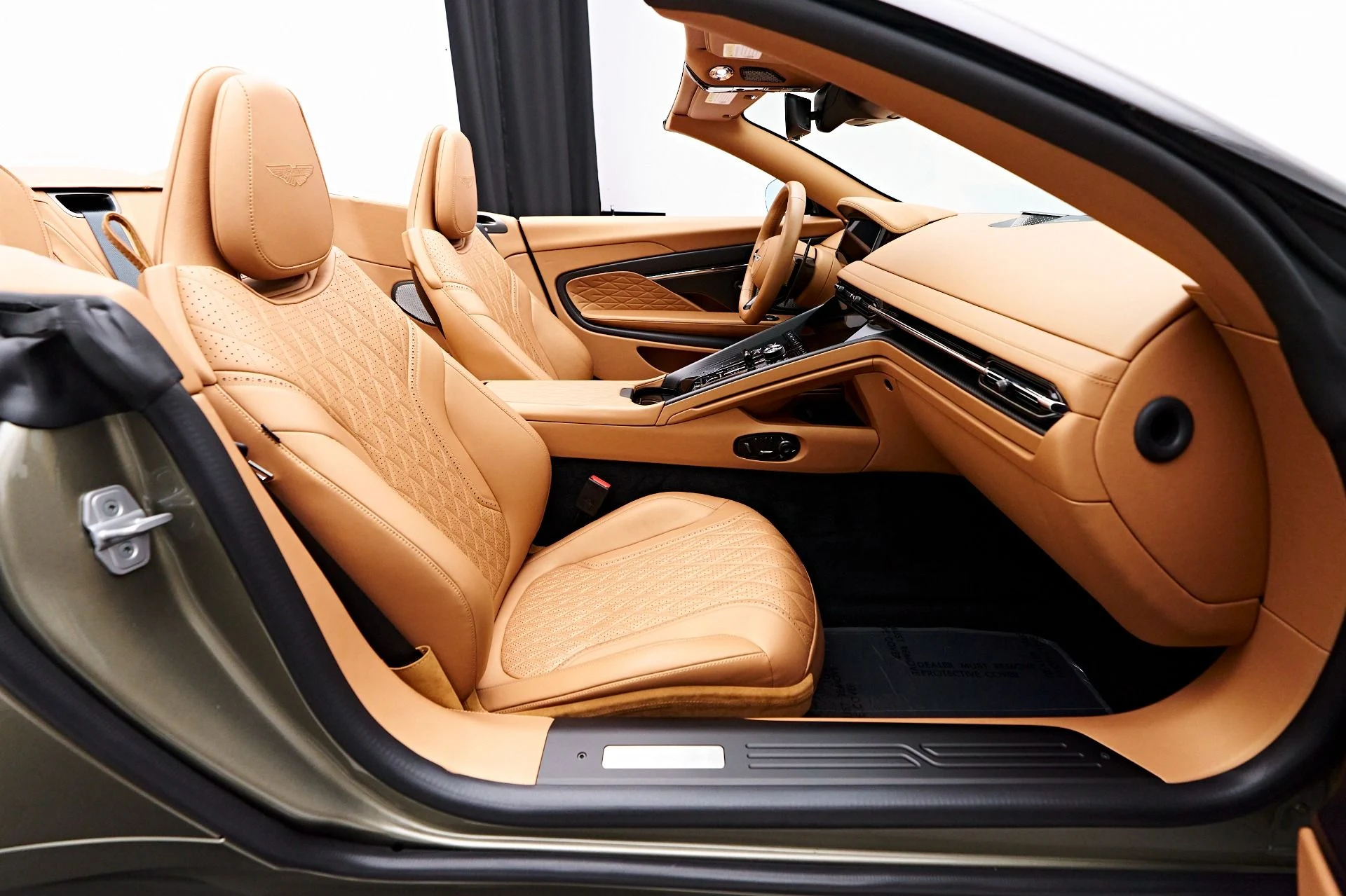 mph031_3084746114_Used_2024_Aston_Martin_DB_12_Volante_1731606794_45dcfdb125