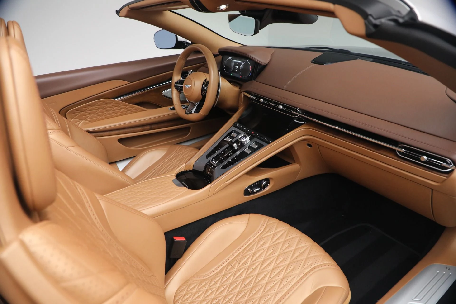 mph031_3092784869_Used_2024_Aston_Martin_DB_12_Volante_1792860706_773b51b19f