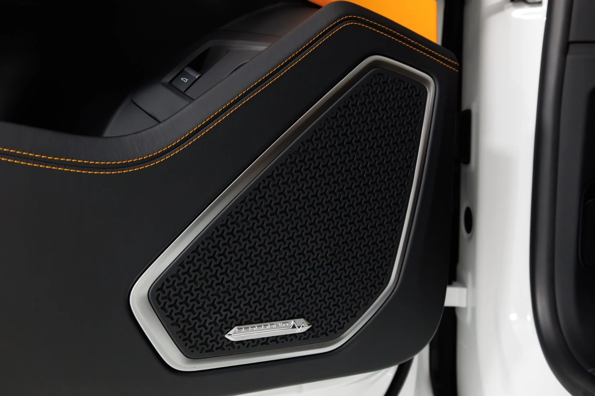 mph031_3095376622_Used_2024_Lamborghini_Urus_S_1775674860_52bad62b23