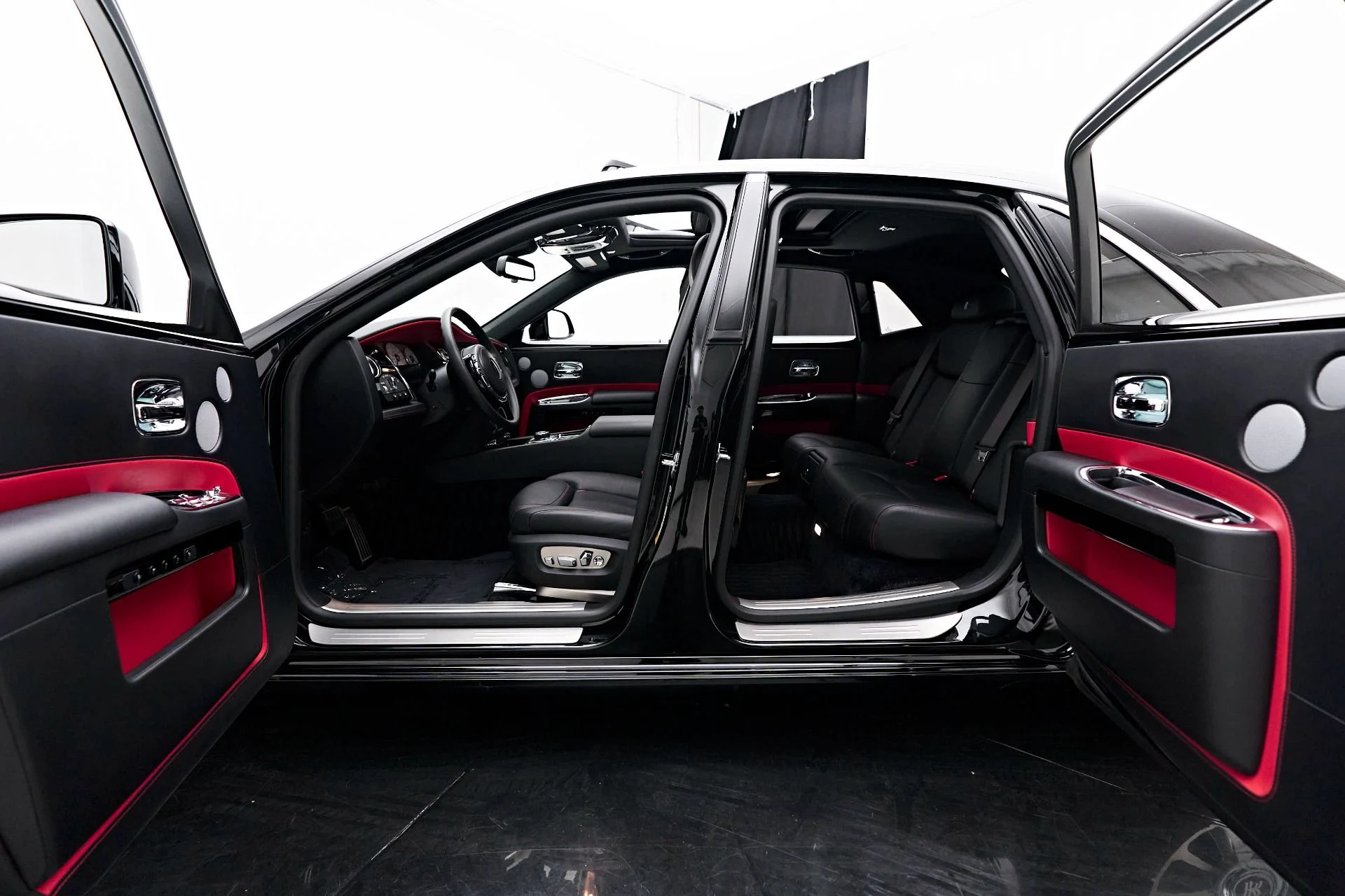 mph031_3104787946_Used_2019_Rolls_Royce_Ghost_Base_1713298107_c4b34ee33a