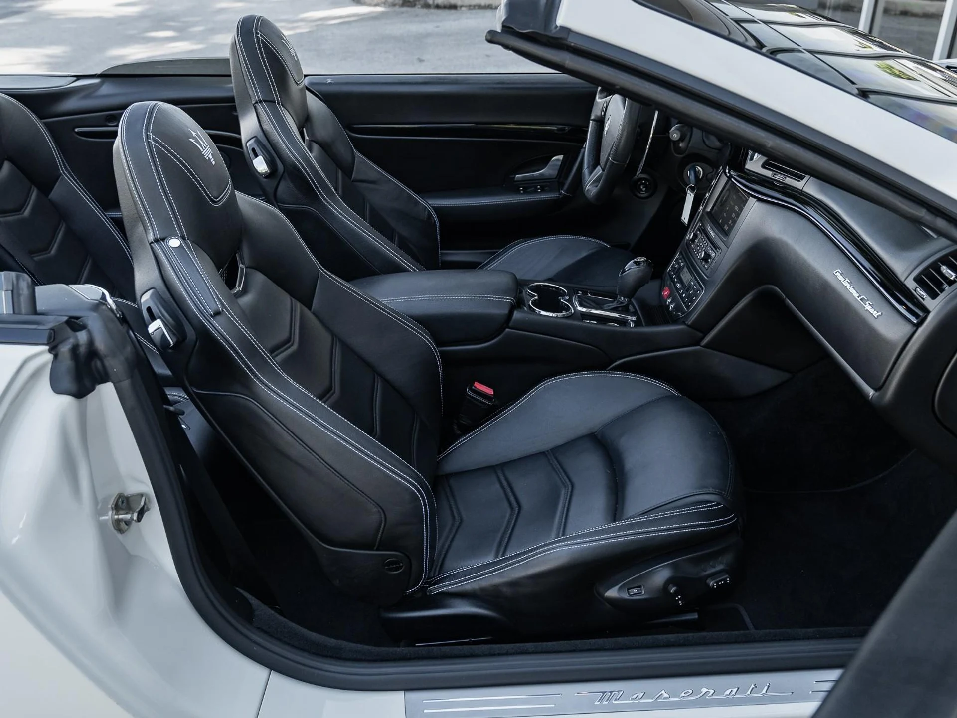 mph031_3111899258_Used_2015_Maserati_Gran_Turismo_Convertible_Sport_1760472376_7513b63728