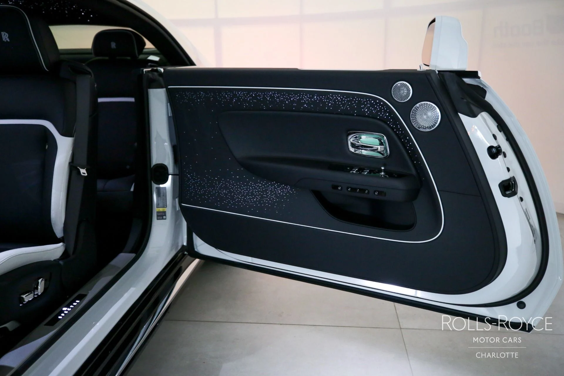 mph031_3117582529_Used_2024_Rolls_Royce_Spectre_1709308315_20e914172b