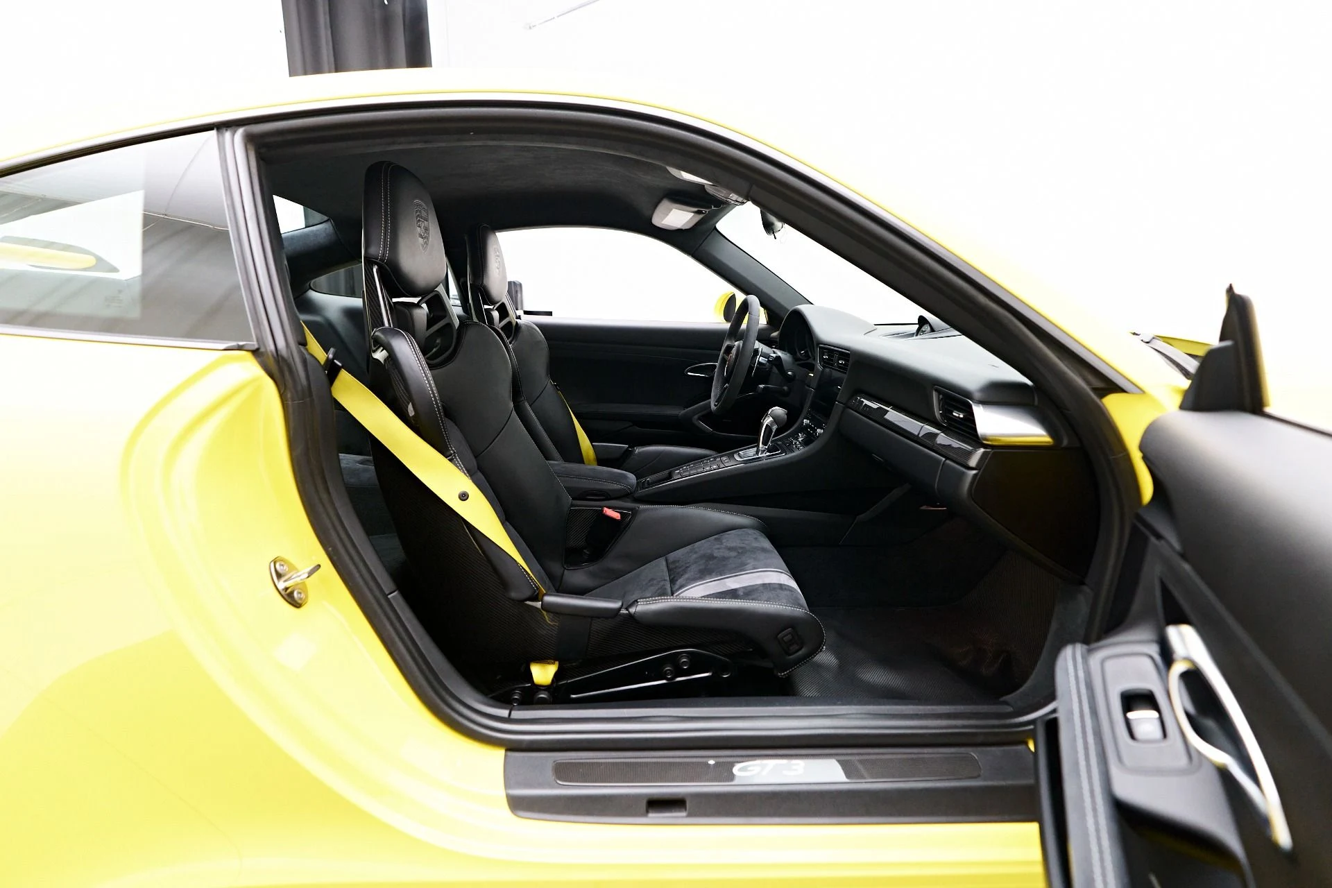 mph031_3120783012_Used_2018_Porsche_911_GT_3_1755896693_3181004f34