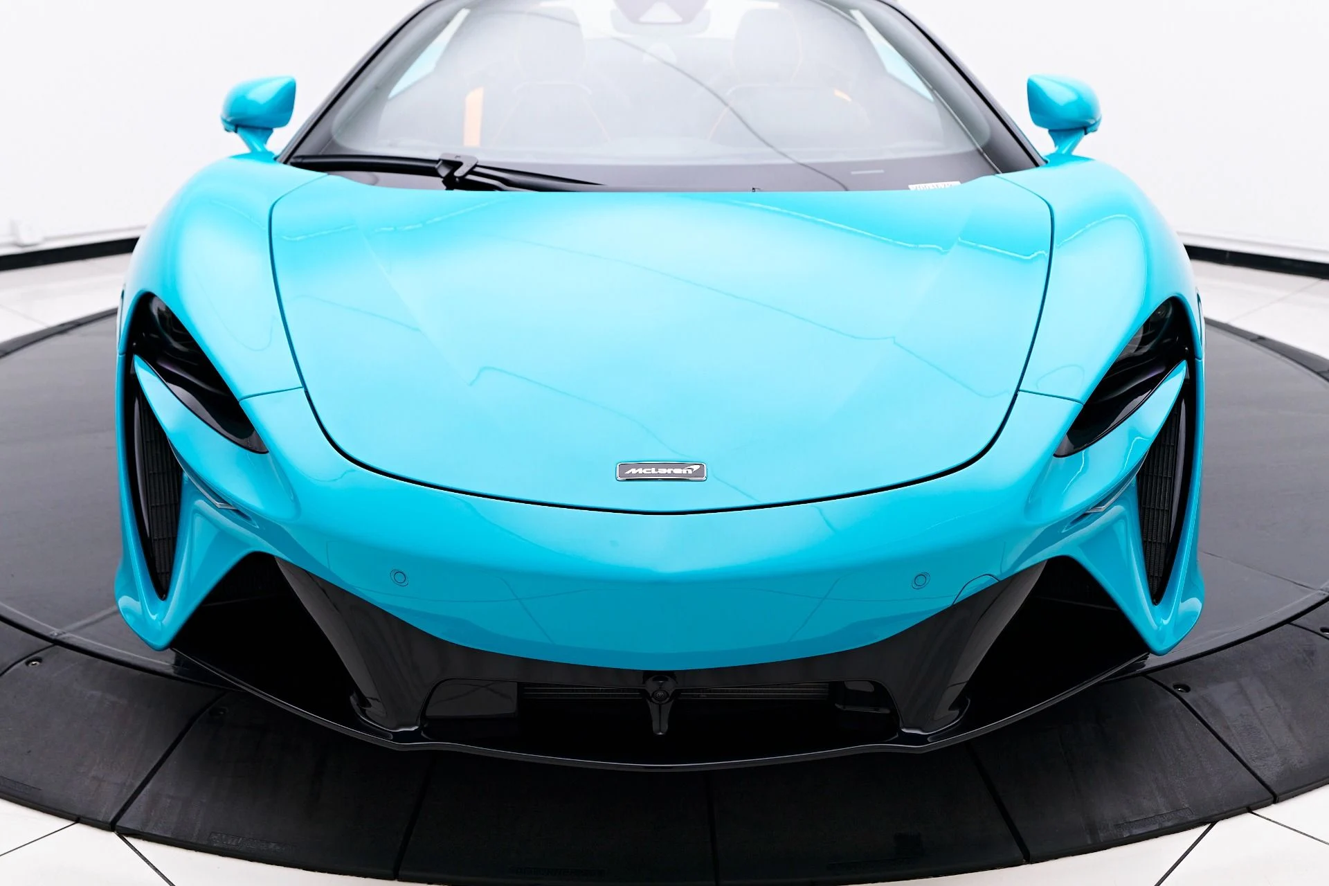 mph031_3121706772_Used_2025_Mc_Laren_Artura_1755992034_d5fb5569c7